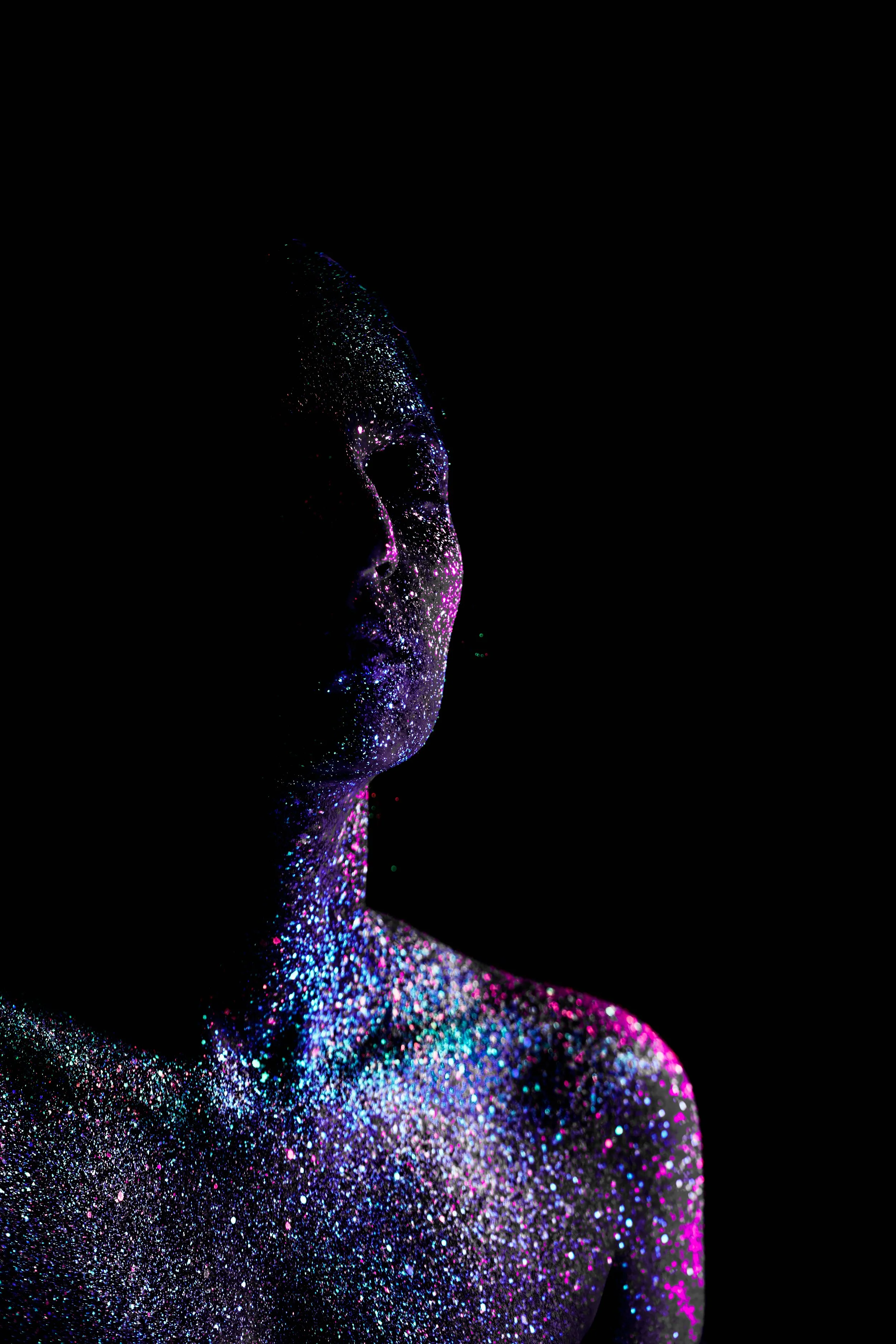 portrait d'une femme sous UV