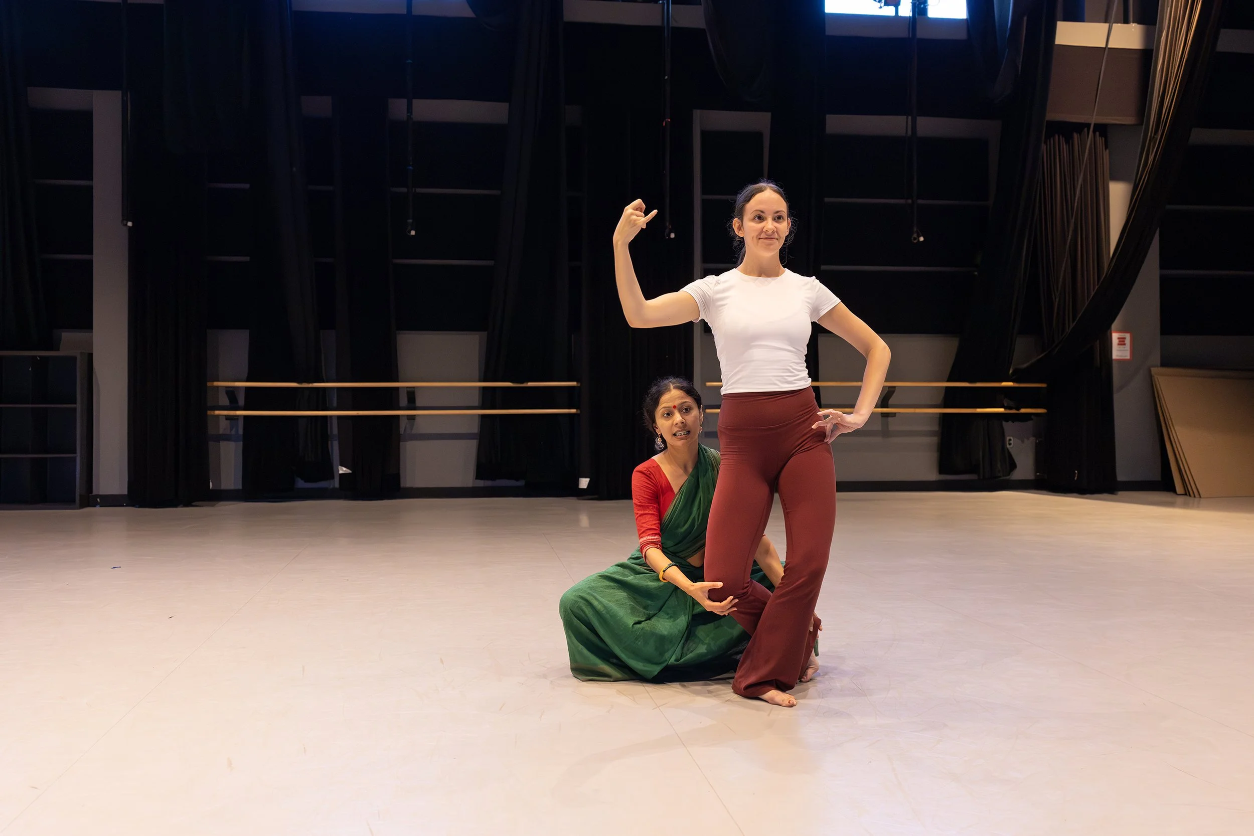 Kaustavi Sarkar teaching in the classroom with a student