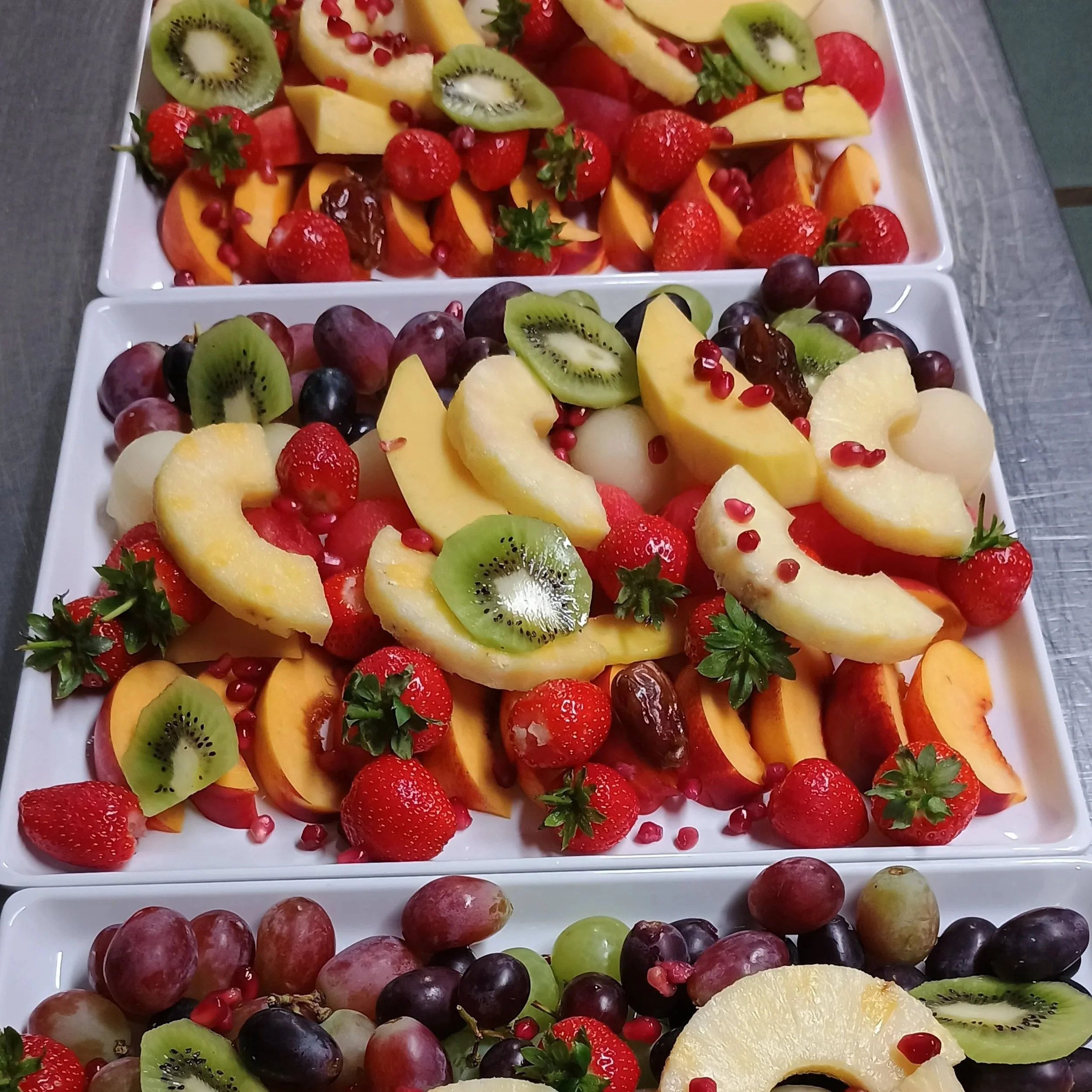 sliced fruit platter