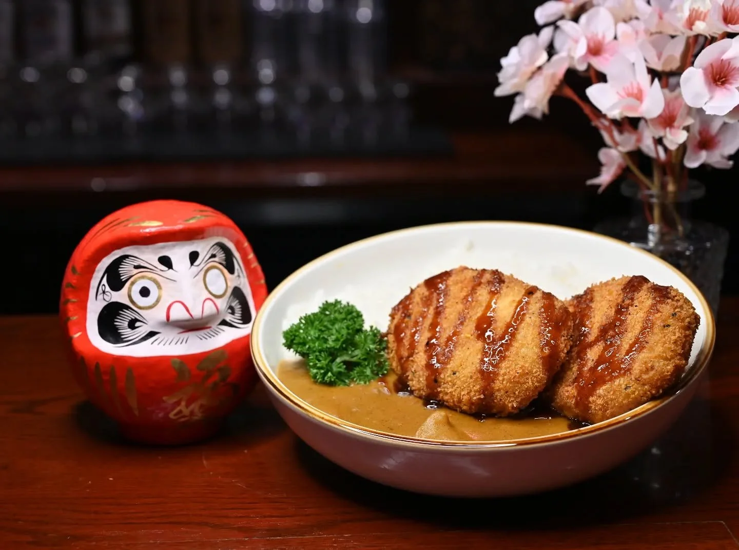 Another Monday is upon us! Come visit between 5pm-9pm and try some delicious curry, tasty cocktails &amp; delicious desserts (courtesy of @owl_ho_ho )!!

-

🍛 Our new curries 🍛: 
🍎 Apple Sausage 🍎 &amp; 🍌 Tokyo Banana 🍌 

Also the last week to 