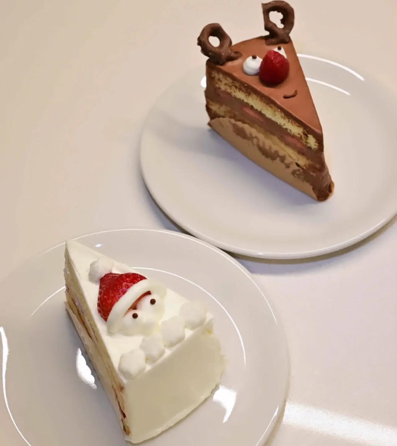 🍰 Cake reservations are online! 🍰 

The incredibly talented @owl_ho_ho is back for the holidays with her extraordinary Christmas cake!

Will be in extremely limited supply so be sure to reserve immediately, as there will be no guarantee there will 