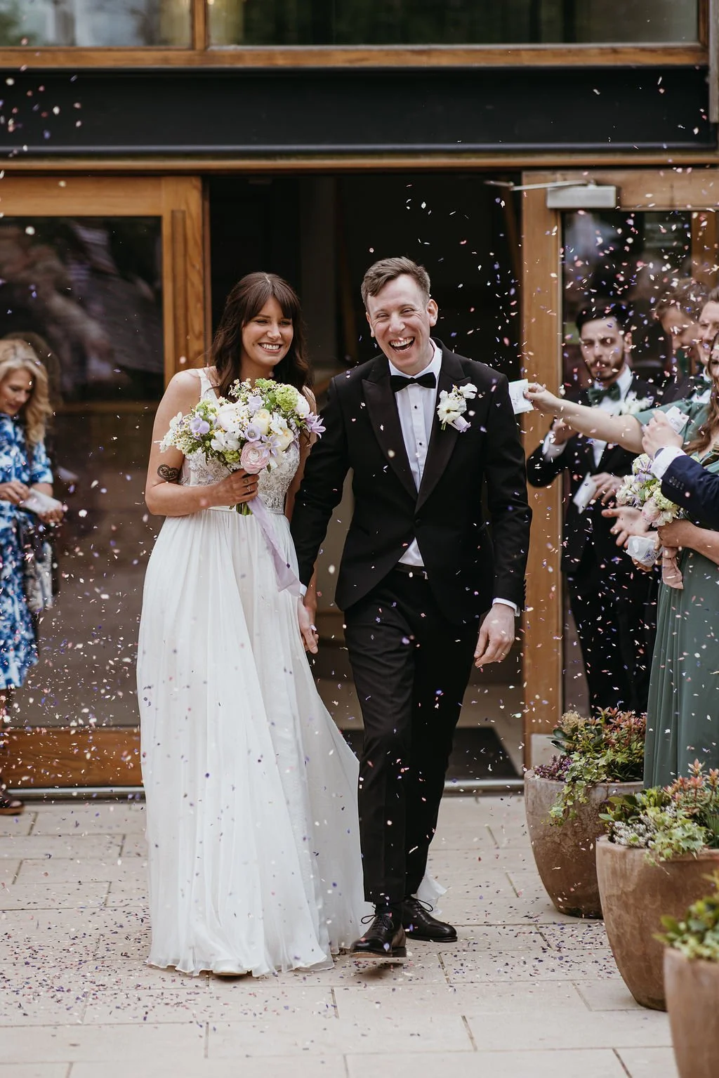 Just married, confetti shot
