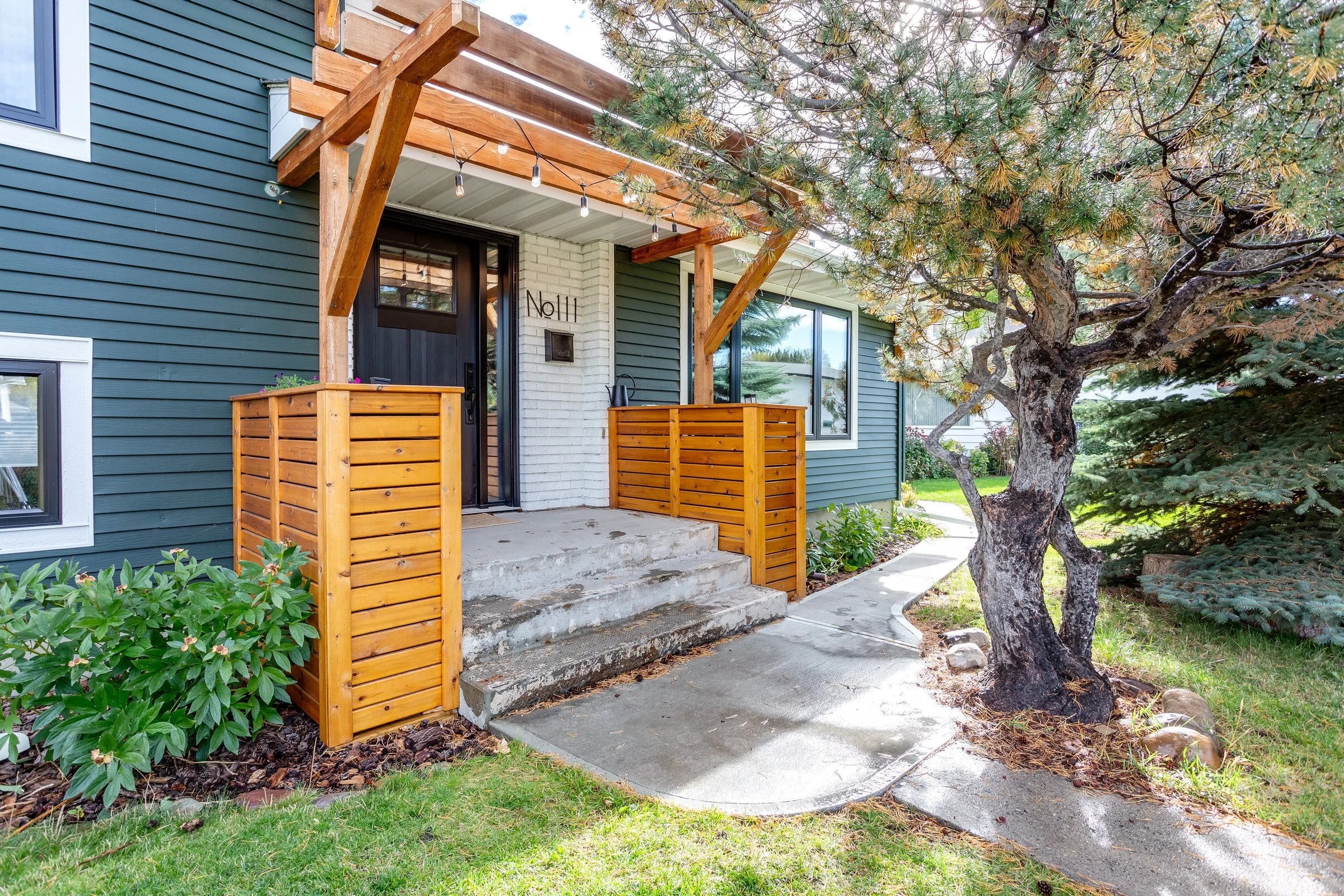 111 Cherovan Dr SW-1.jpg