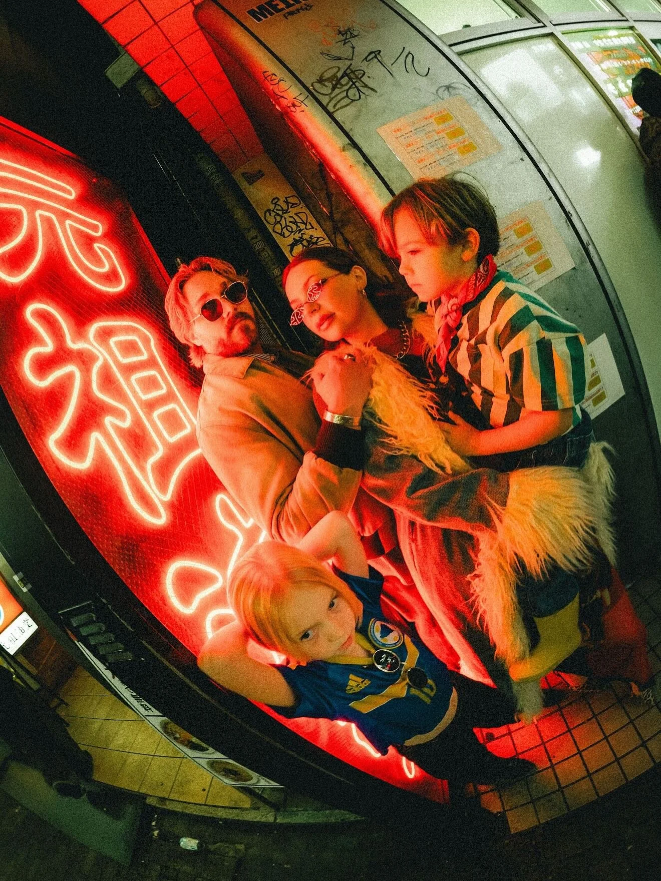 📍TOKYO 🍜🍣🍘🈲🐅
. When I found @obakerock on Tik Tok a while ago I knew I had to have him do some photos of my family&rsquo;s time in Tokyo. He did an incredible job and I am so happy we will have these photos to look back on ✨
#tokyo #tokyophotos