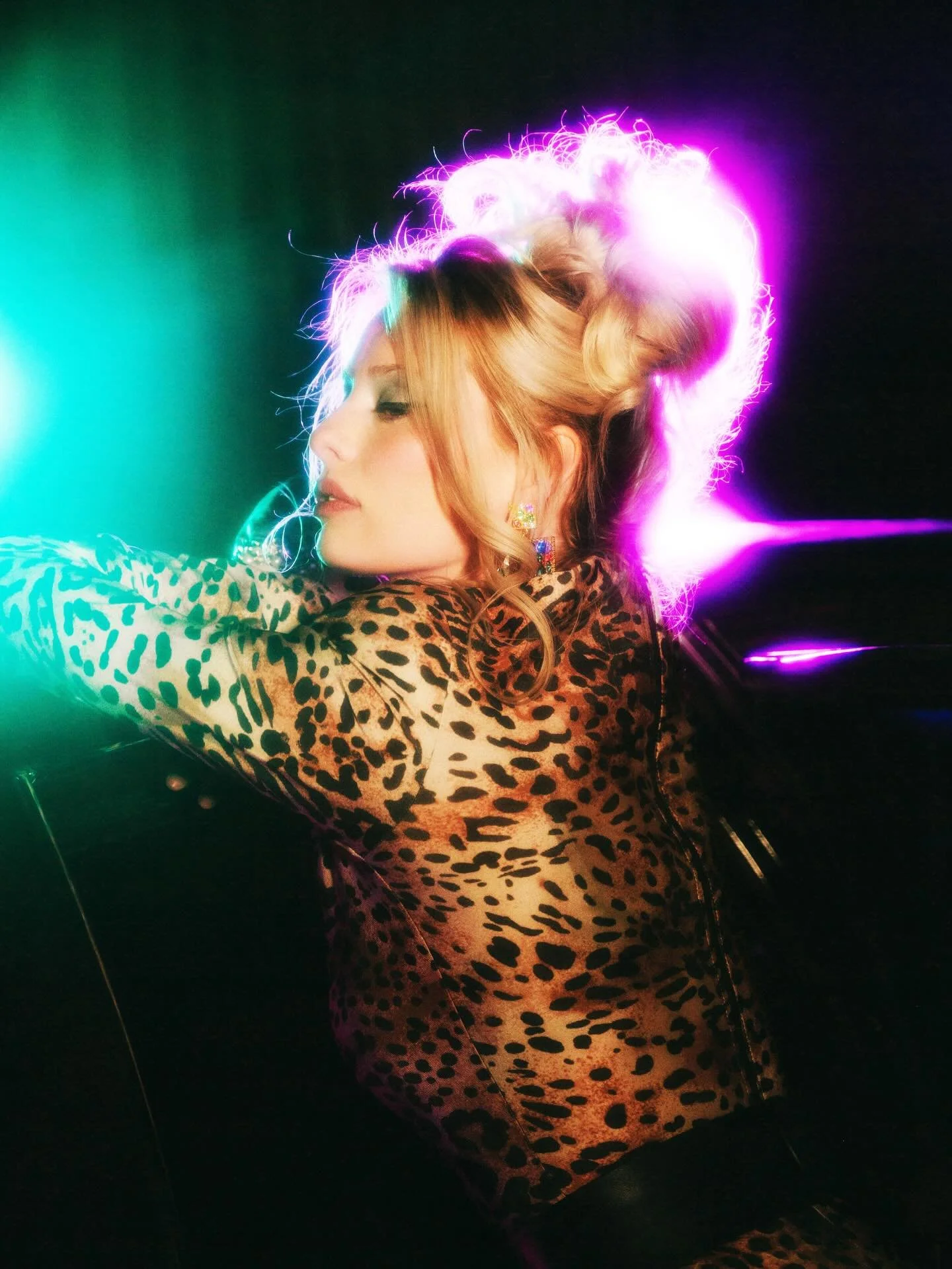 I&rsquo;ll pick you up at 9? 
Styling/Concept/Model: @a.maisie.ing 
Photography: ME 💋
Limo: @limorydeutah 
Hair: @hairbykayla.utah 
#80s #photoshoot #creativedirector #photographer #photoinspo