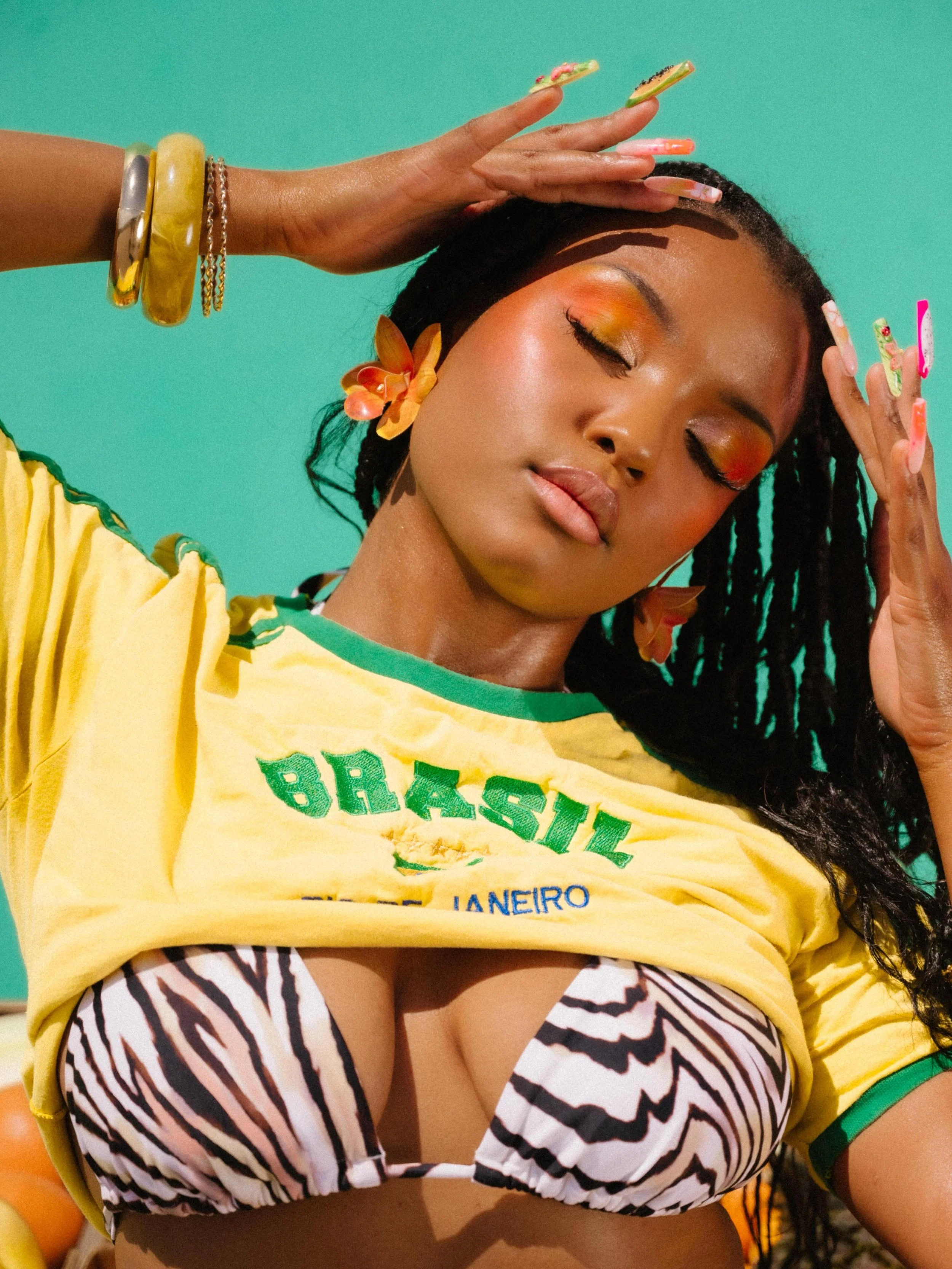 Island time 🌴🥥🍍🥭🌊 so grateful for this incredible team of creatives and the trust they put in my vision. I am always in awe of the talent I get to work with 🤩 
Creative and Visual direction: @amberlynnecreativeco 
Photo/Video: @amberlynnecreati