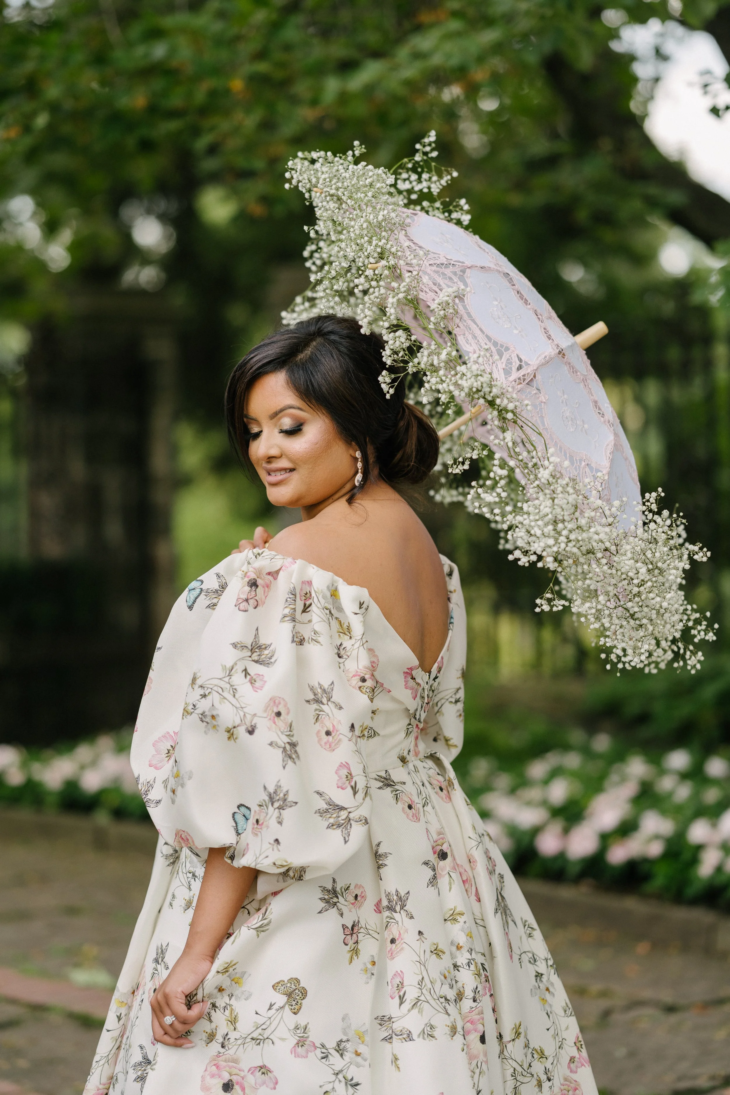 rachel-michael-graydon-hall-wedding-parasol