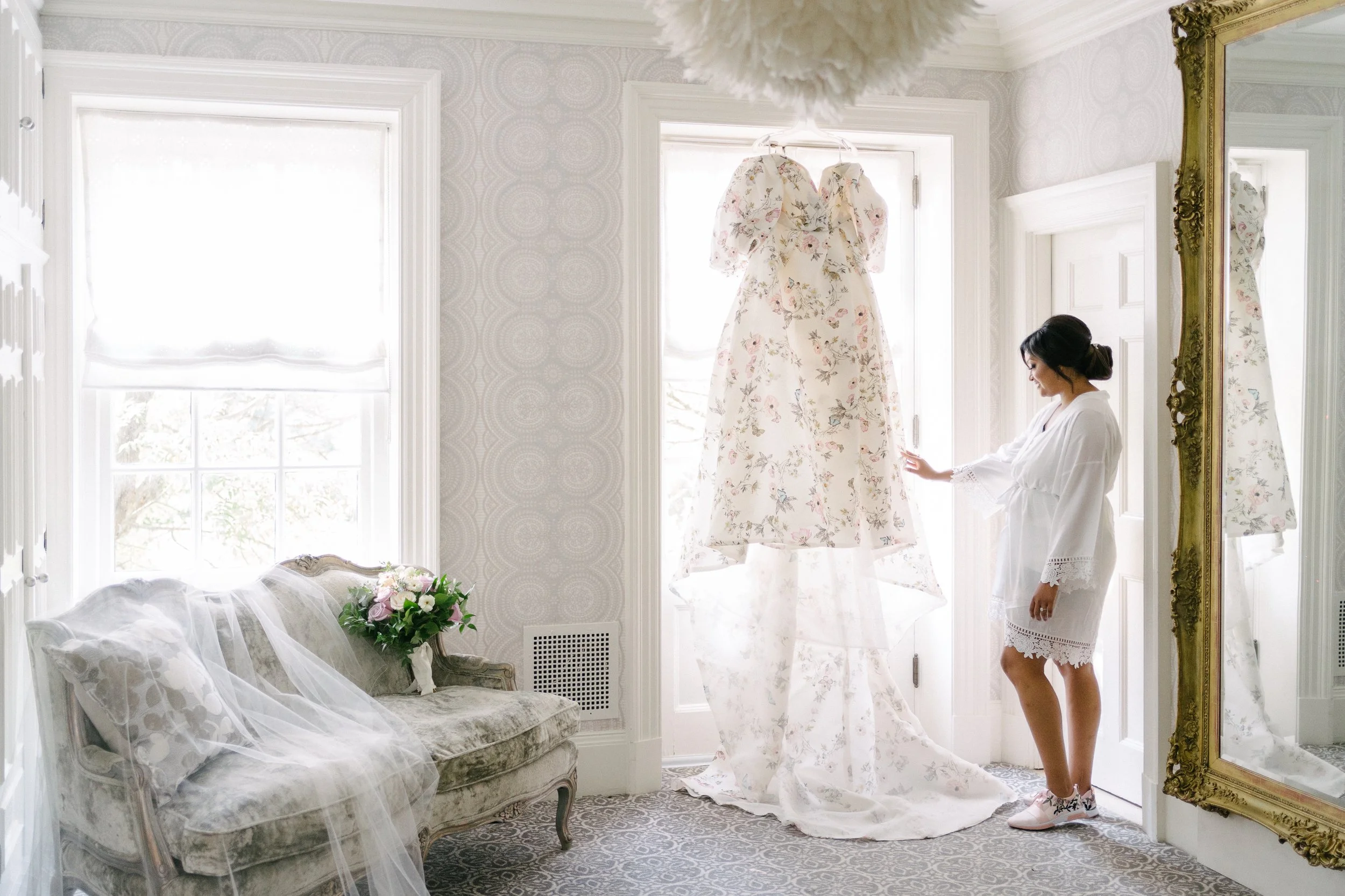 Calm wedding morning preparation in Toronto with bride and luxury wedding planner