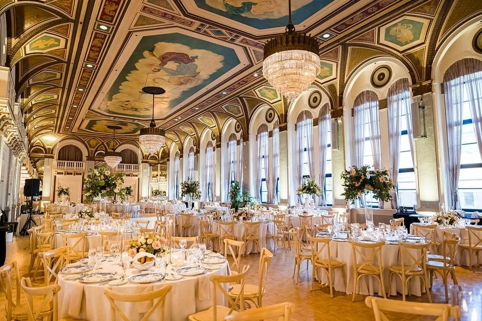 Elegant luxury wedding reception at the Fairmont Royal York in Toronto featuring modern tablescapes, candlelight and floral design.