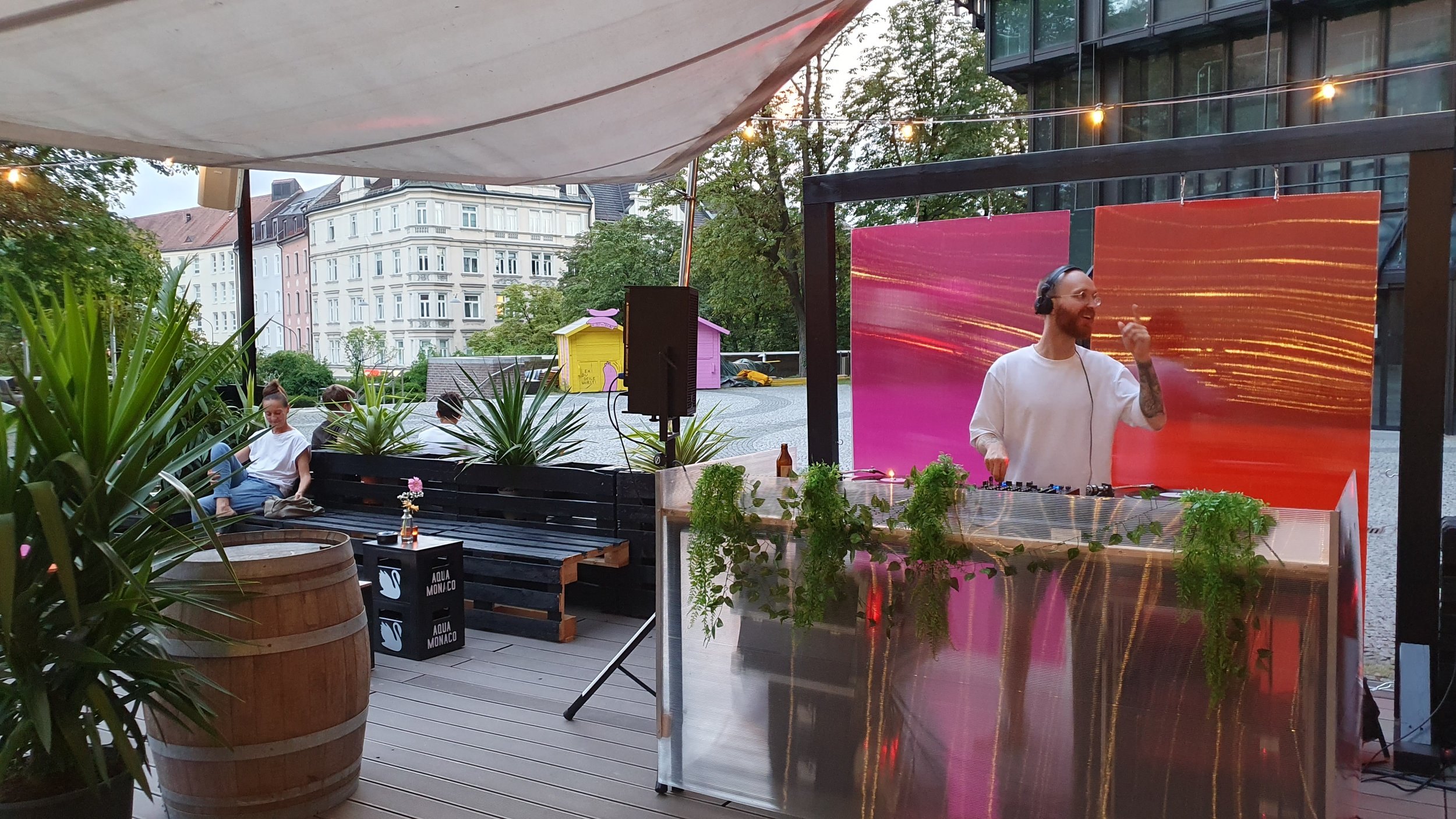 Music, drinks & Chill – auf unserer Sommerterrasse, täglich ab 18:00 Uhr! (Kopie) (Kopie)
