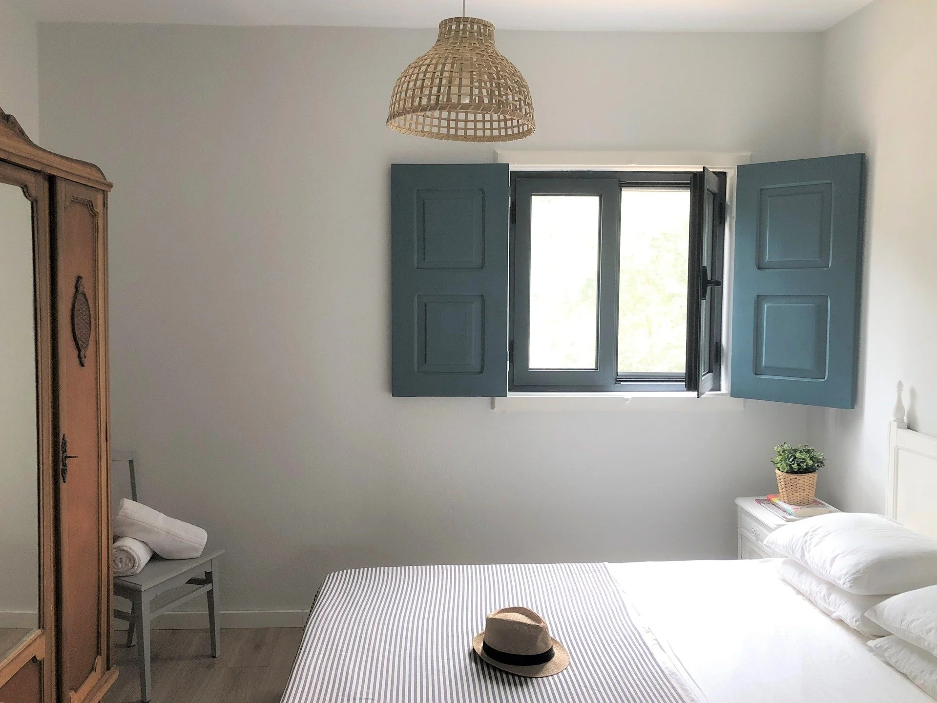 Happy unofficial start of summer! 

I don&rsquo;t know about you, but I&rsquo;m yearning for the simplicity of the season-soaking up long days and starry nights in a carefree space. 

This heritage cottage, thoughtfully transformed for the next gener