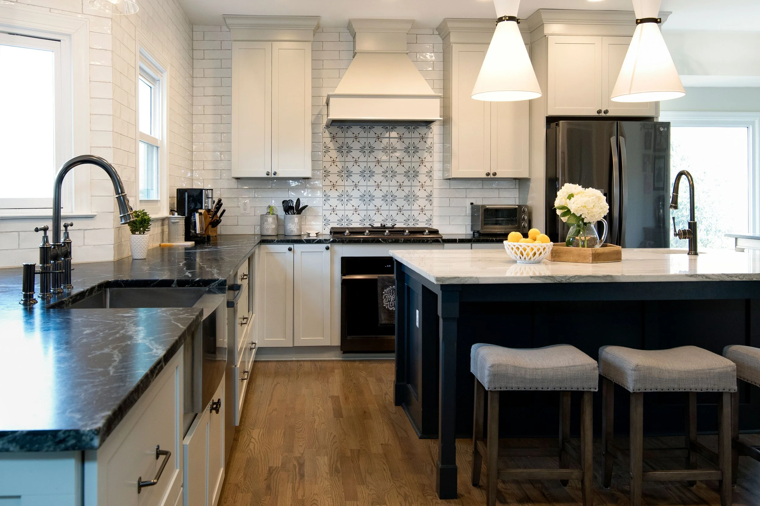 An image of a kitchen