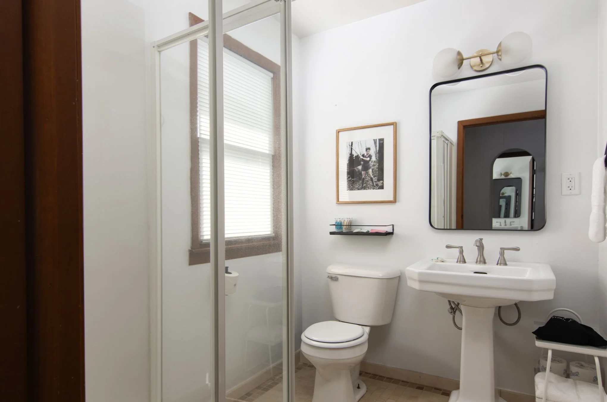 LUMBERJILL LODGE-ROOM 3-Bath 1.jpg