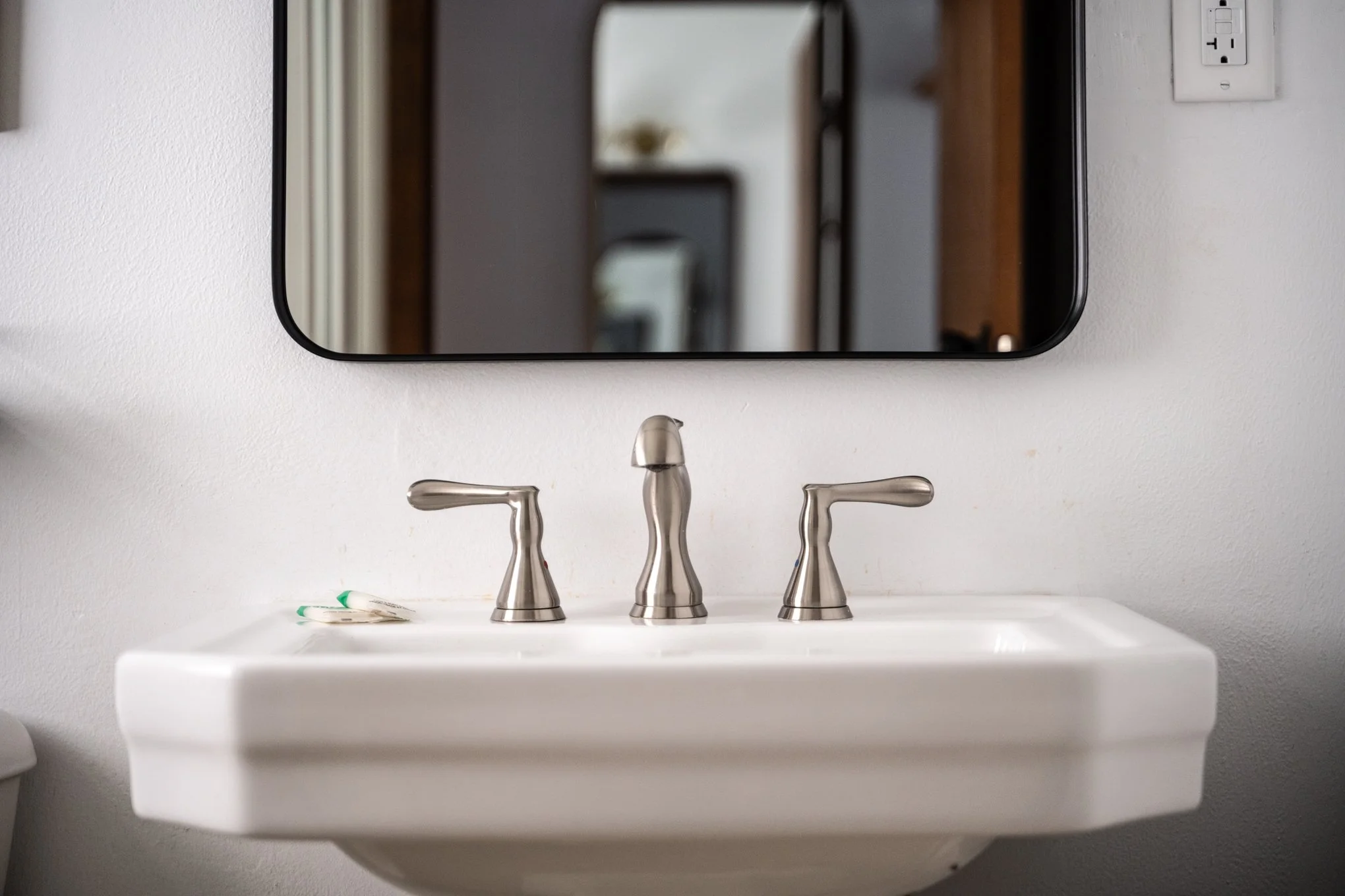 LUMBERJILL LODGE-ROOM 3-Bath 7.jpg