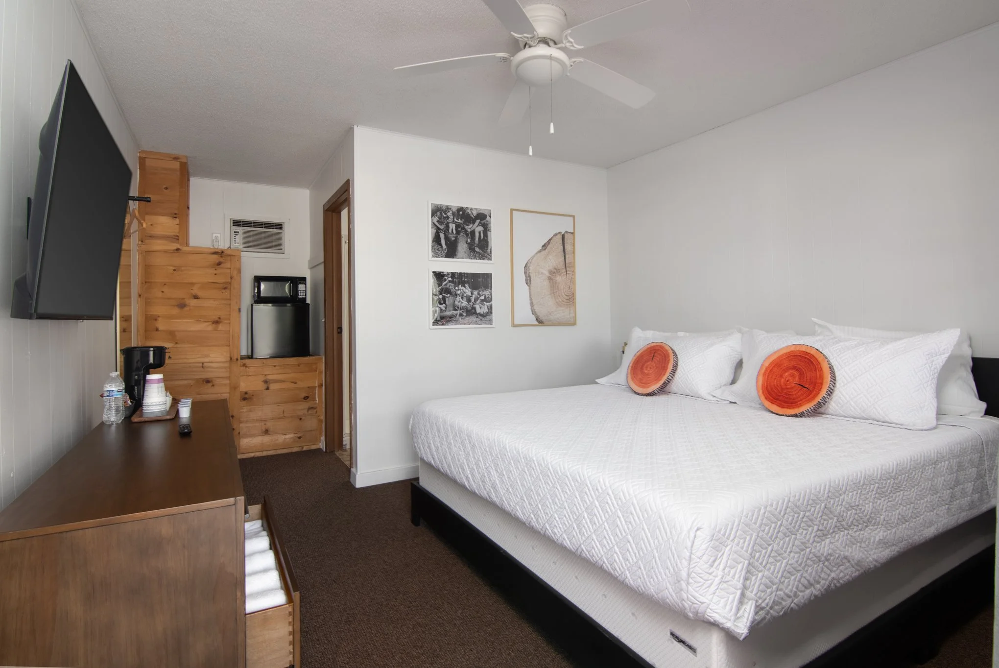LUMBERJILL LODGE-ROOM 3-Bed 1.jpg