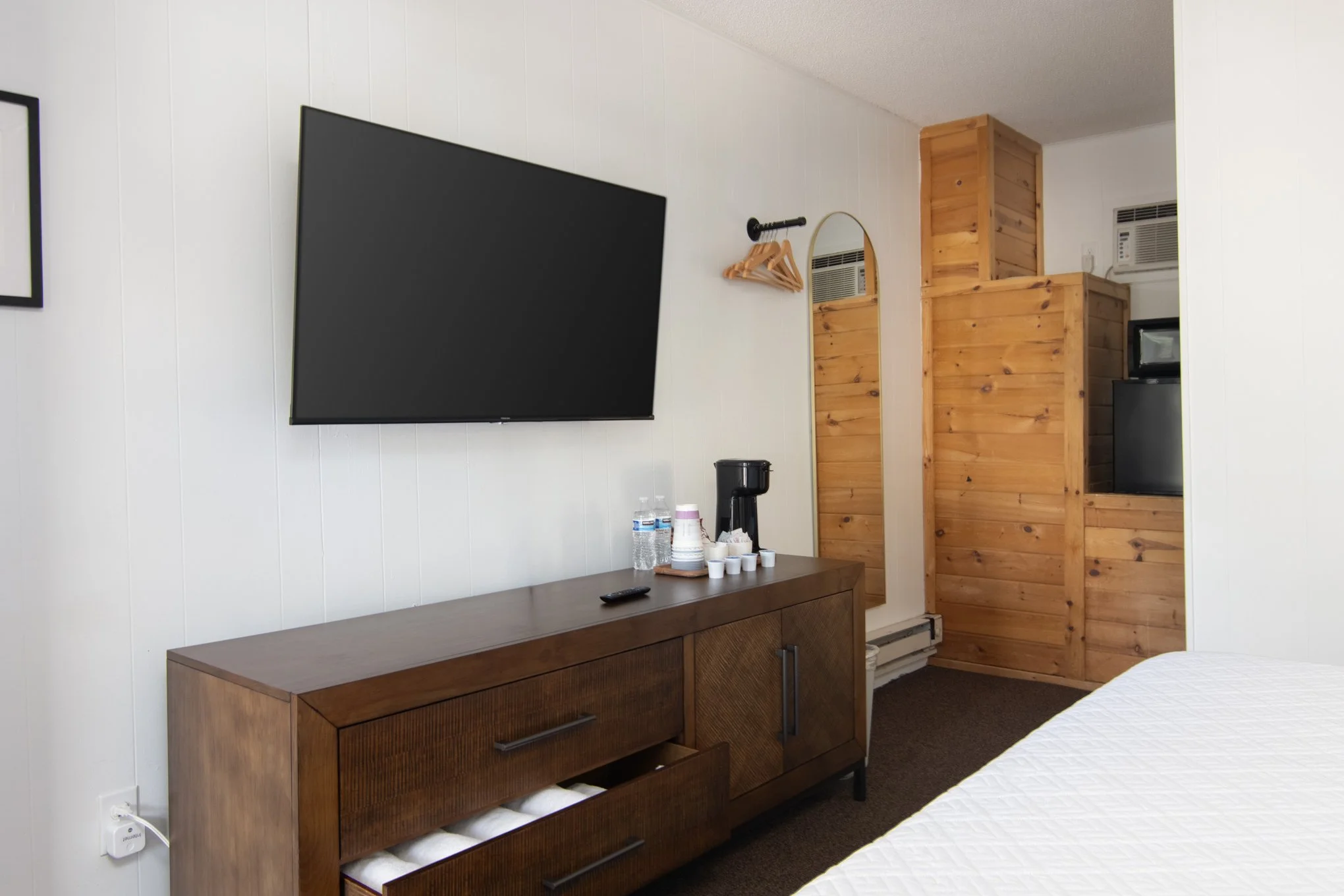 LUMBERJILL LODGE-ROOM 3-Bed 3.jpg