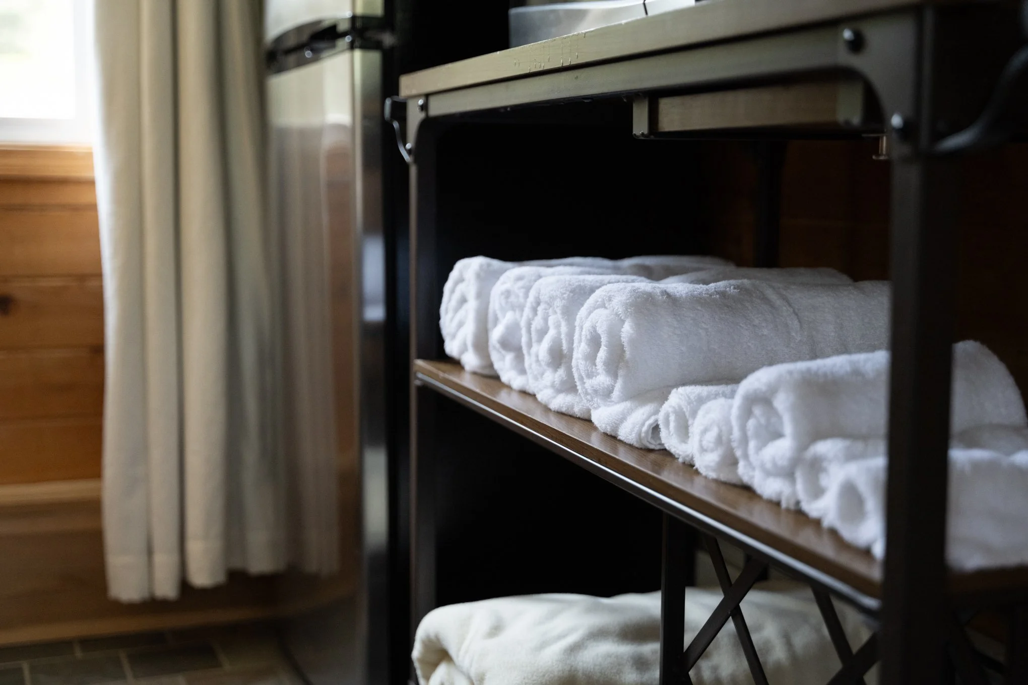 LUMBERJILL LODGE-ROOM 8-Amenity 2.jpg