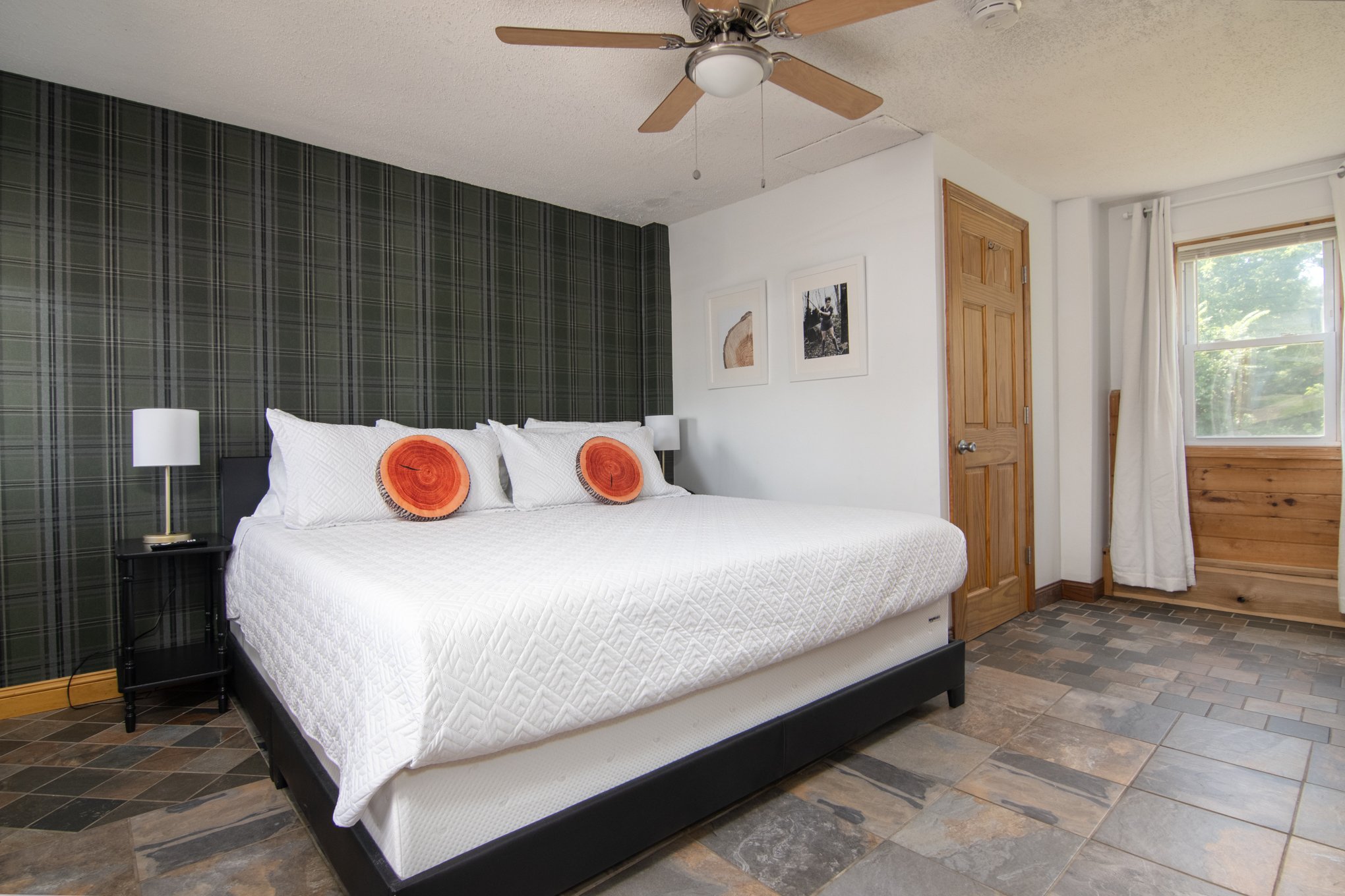 LUMBERJILL LODGE-ROOM 8-Bed 1.jpg