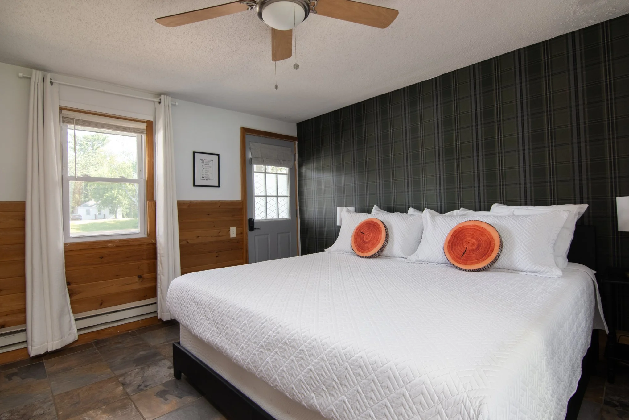 LUMBERJILL LODGE-ROOM 8-Bed 2.jpg