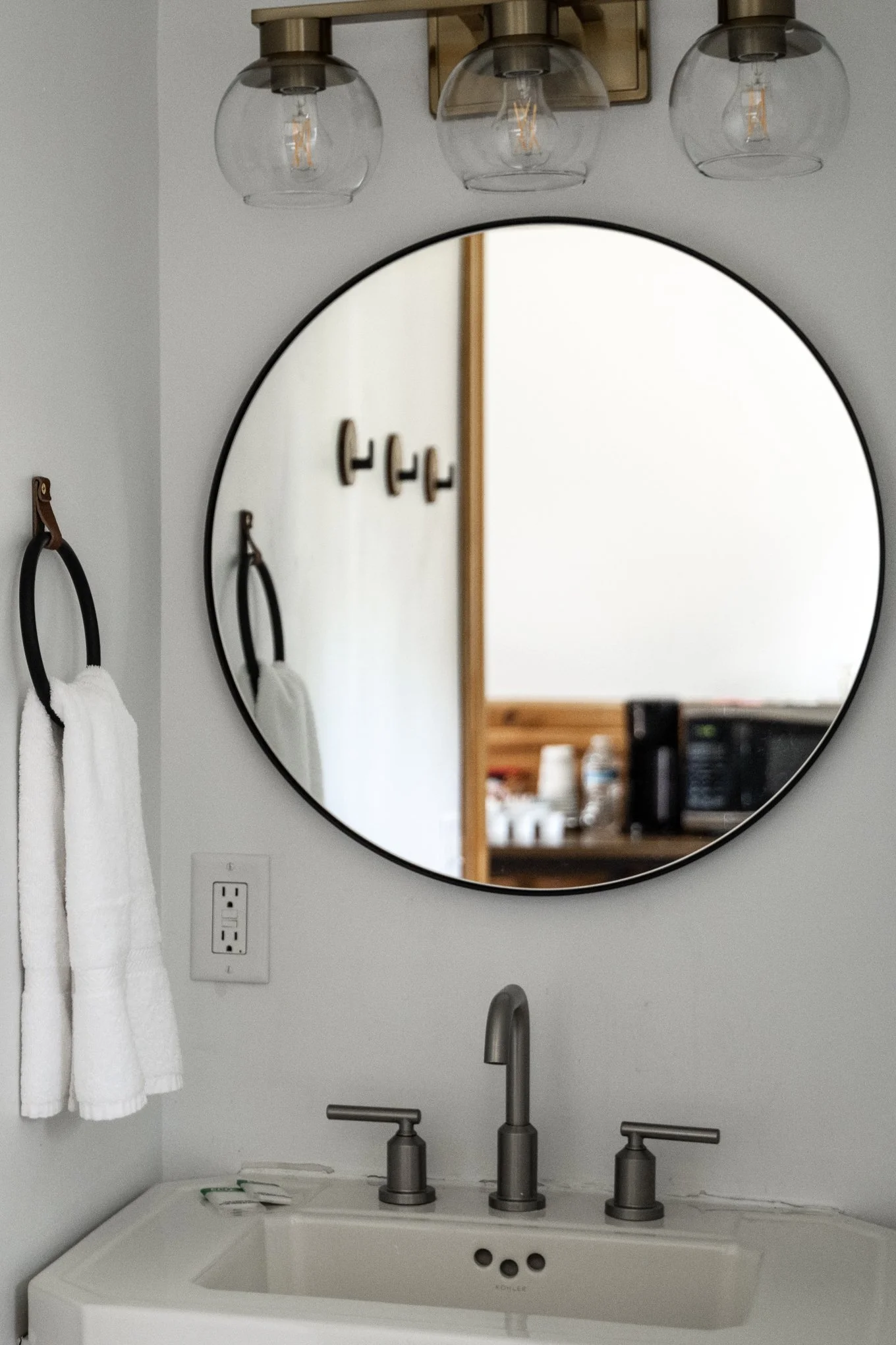 LUMBERJILL LODGE-ROOM 8-Bath 2.jpg