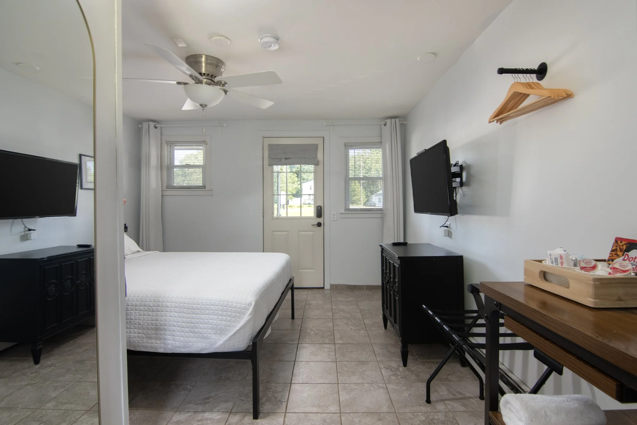 LUMBERJILL LODGE-ROOM 9-Bed 2.jpg