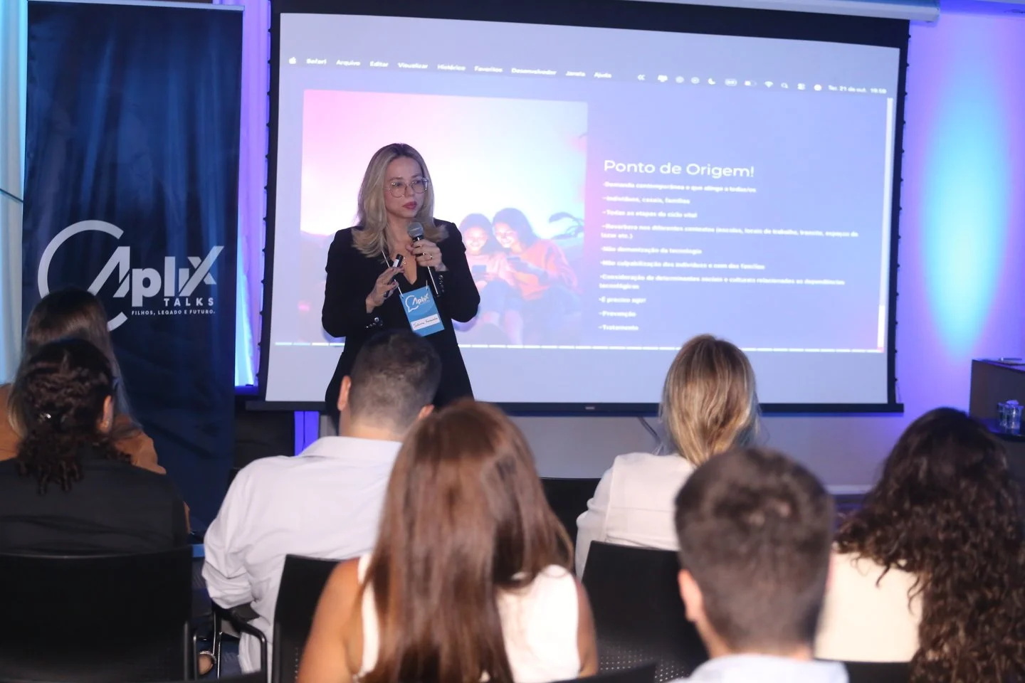 Reflexão, presença e consciência marcaram o primeiro dia de Aplix Talks: Filhos, Legado e Futuro. 
O encontro foi um verdadeiro convite a repensar o papel da tecnologia dentro de casa.
Em uma conversa profunda e inspiradora, a p