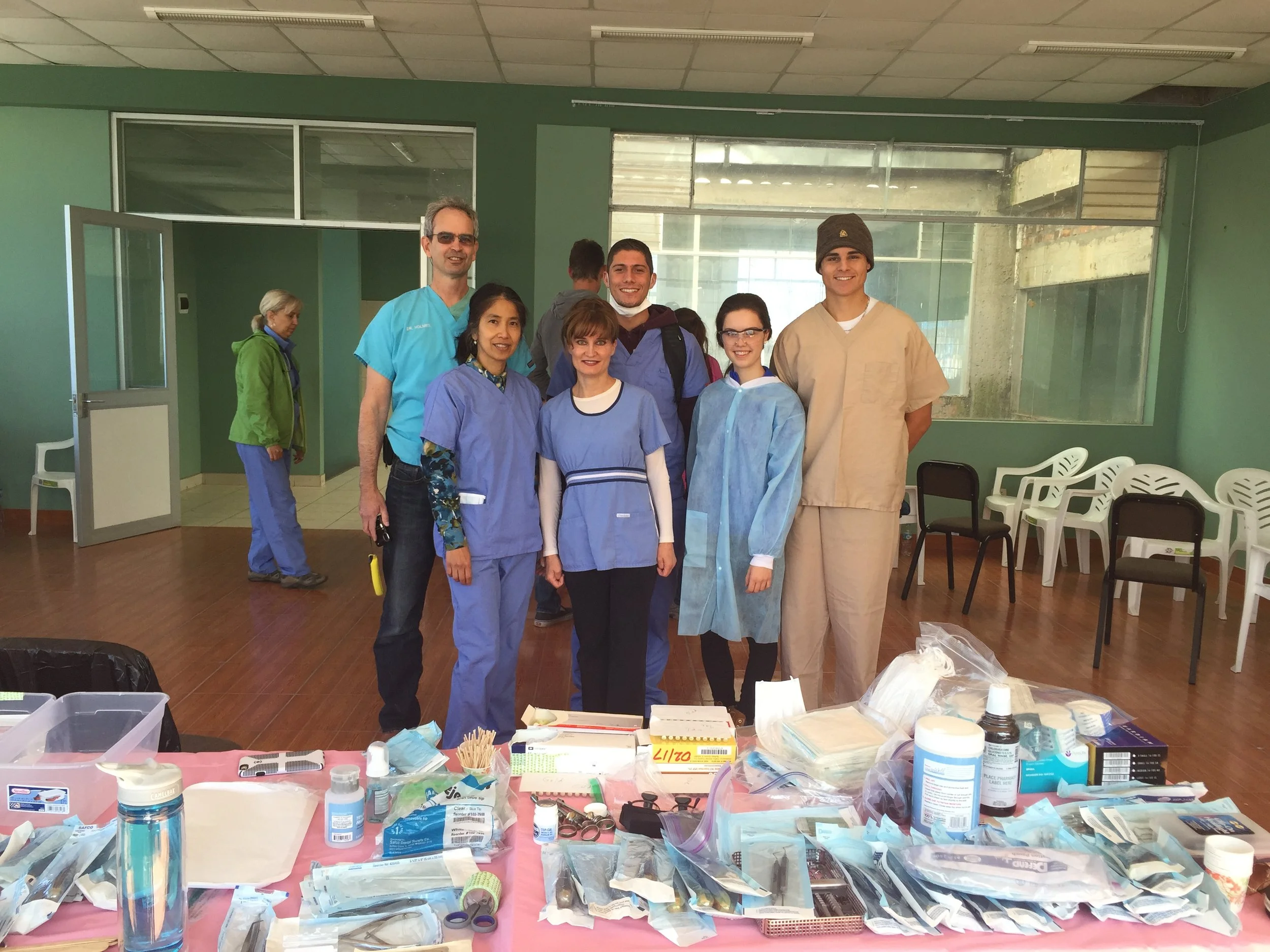 Danny Ashley with student health volunteers in Costa Rica