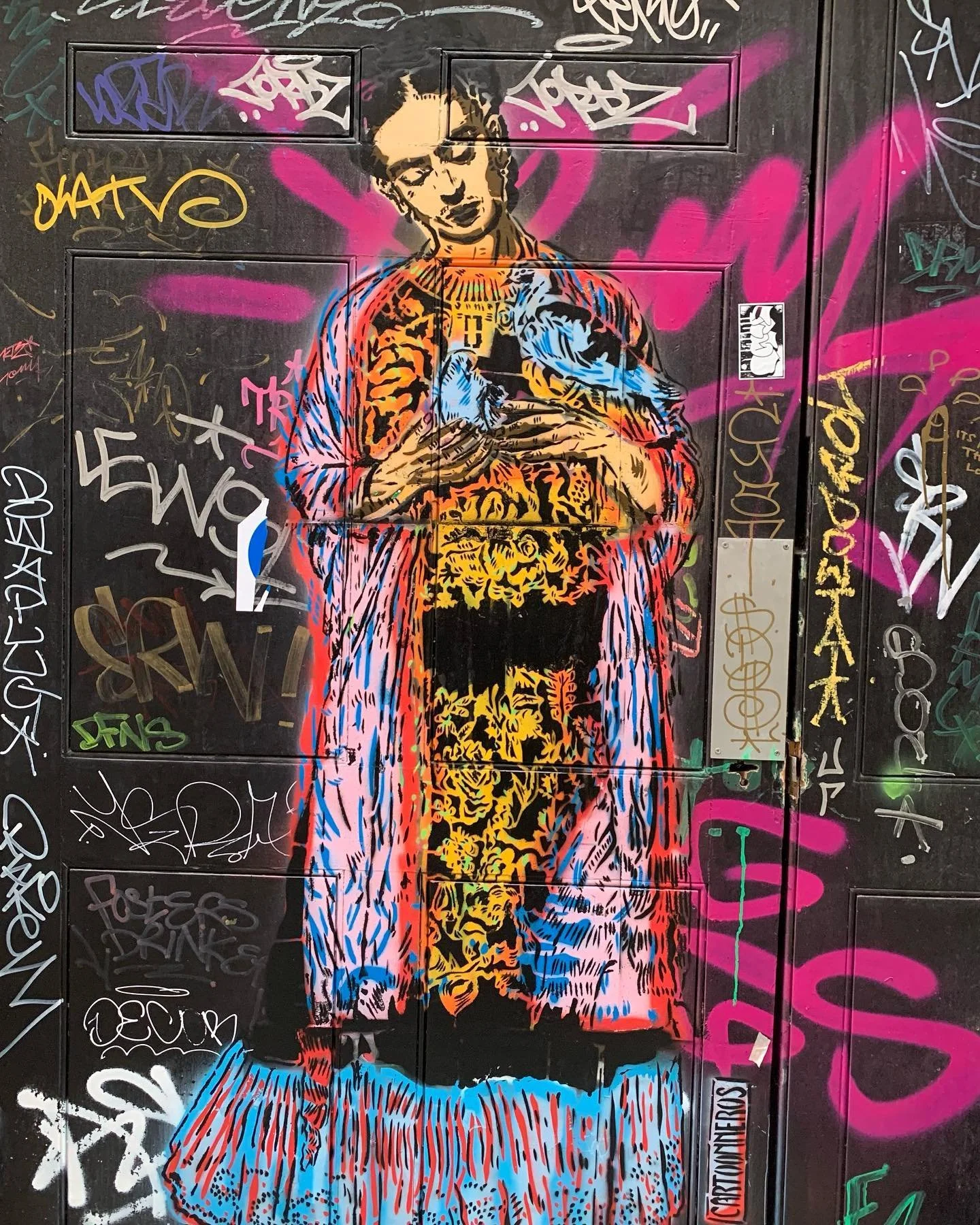 @cartoonneros #londonstteet #pastupart #shoreditchstreetart #shoreditch #london #citylife #streetarteverywhere❤️ #londonstreetartist #urbanstreetart #streetartphotography #pastup #cartoonneros