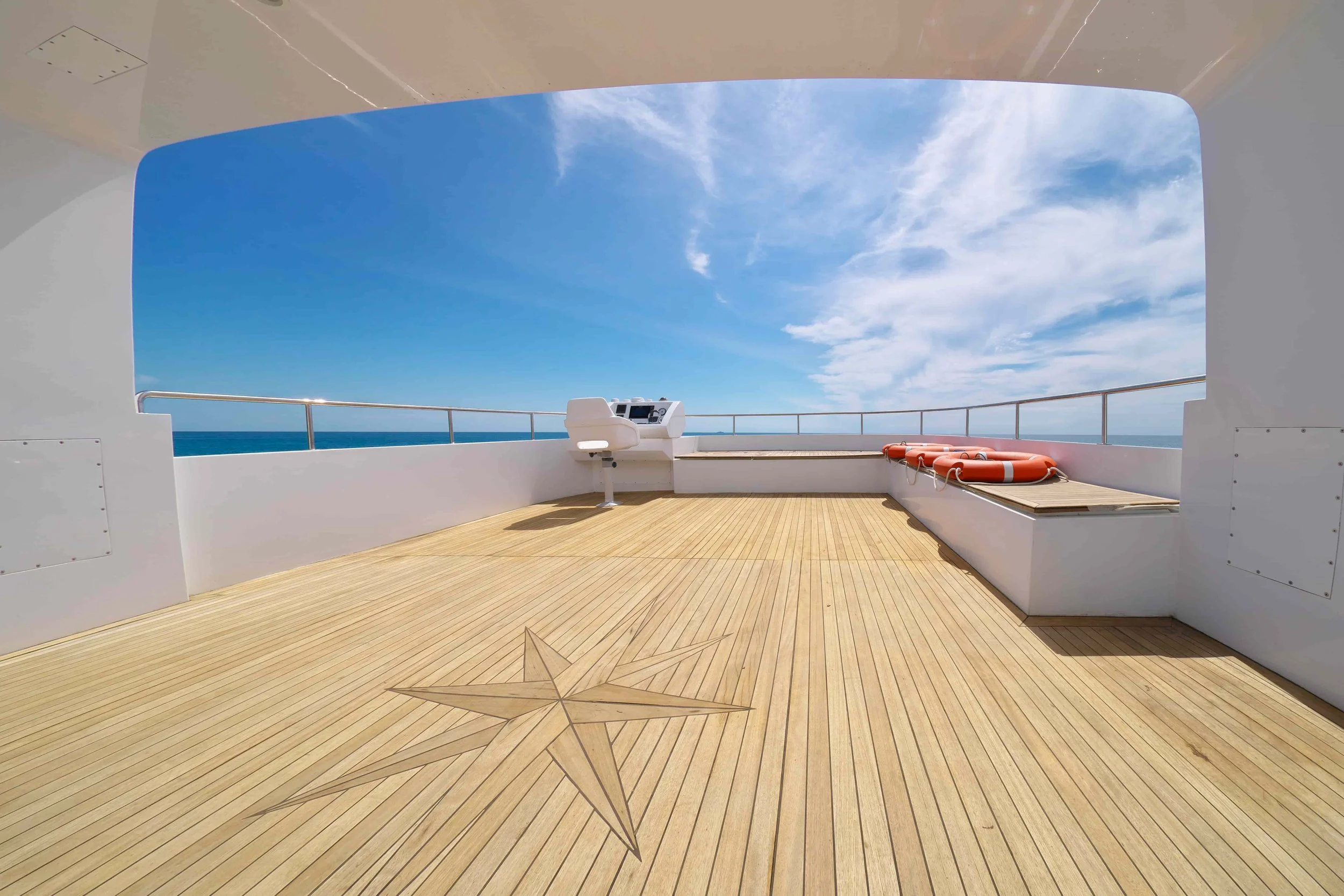 Yacht deck 2-min.jpeg