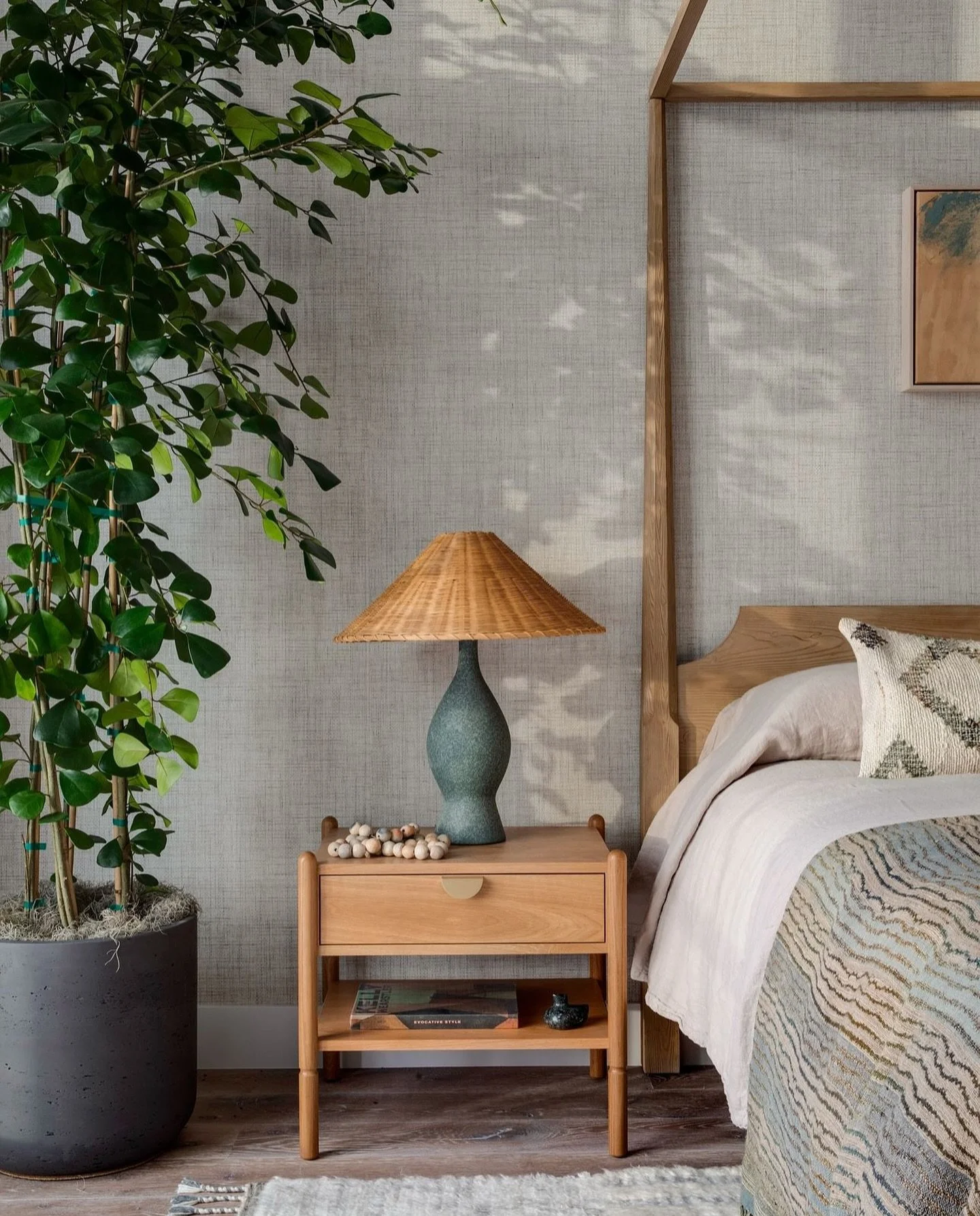 A peaceful Monday morning of office duties and weekly planning + prep&hellip; getting our ducks in a row for the week ahead! 

__
Design by @jensamsondesign 
Photo by @mellon_studio 
Styling by @house.of.kara