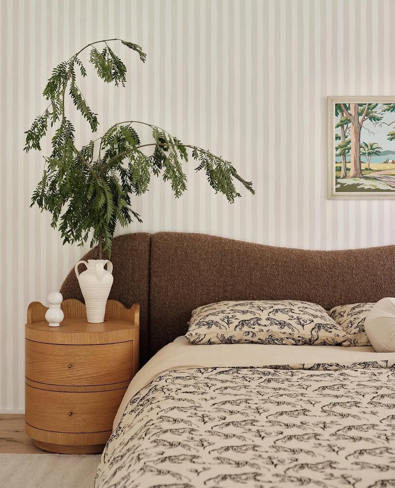 Who&rsquo;s staying in bed this weekend for some Thanksgiving recovery? 🥱💤 

&mdash;
Design by @sarahshermansamuel 
Photos by @josephgbradshaw 
interior design | bedroom inspiration | luxury home | Charlotte interior designer | custom home design |