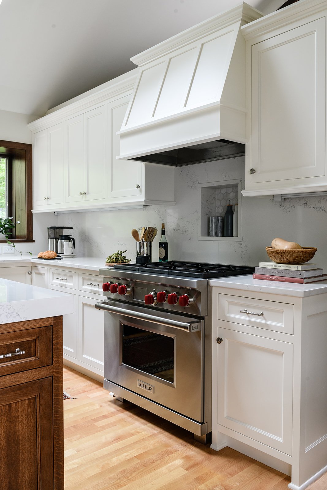 A clear view of the working side of the kitchen, with stunning, low-maintenance full-slab backsplash and integrated niche