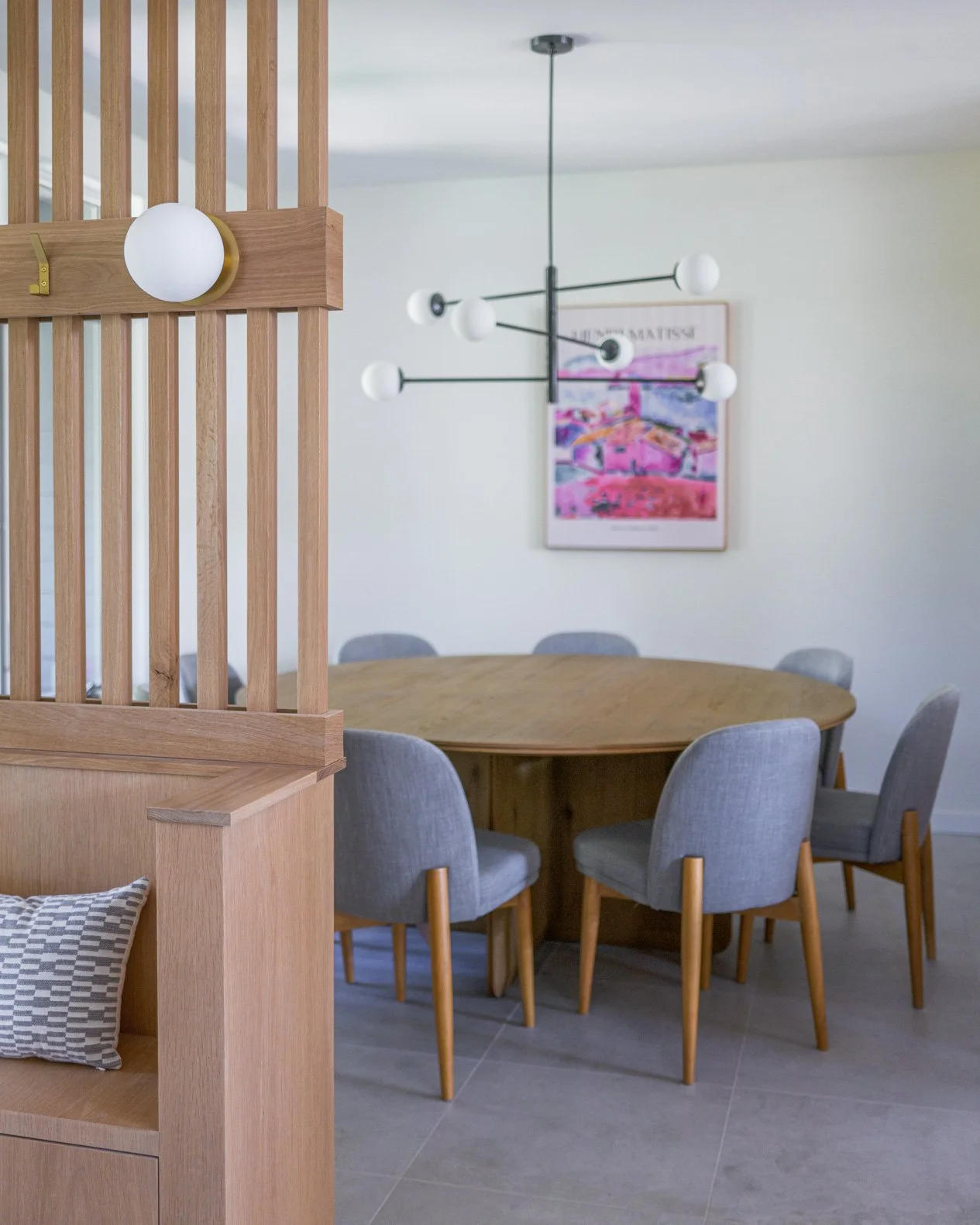 modern-dining-room-round-table.jpg
