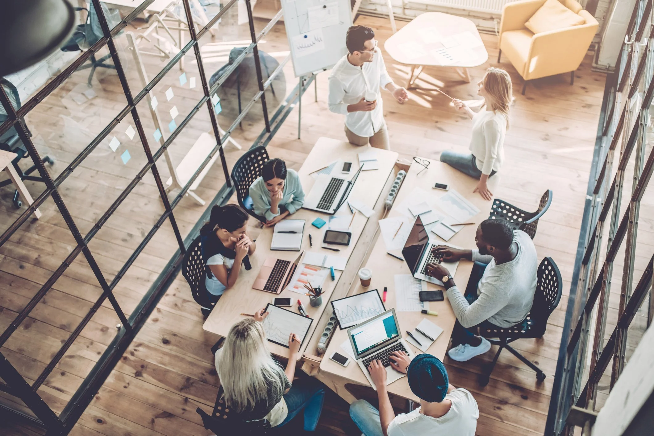 Six persons collaborating in a meeting