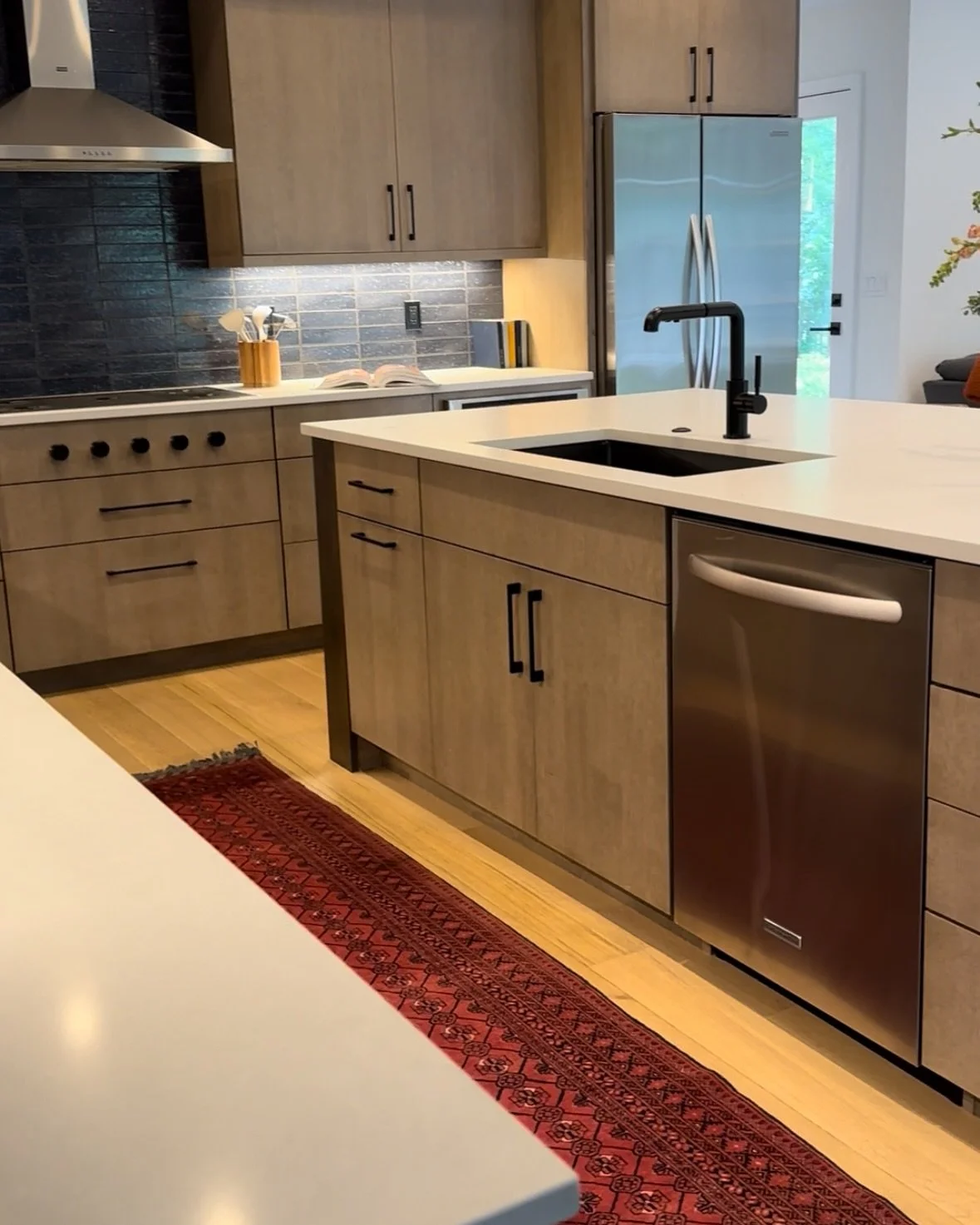 I love when design meets function in the heart of the home.

This Boulder kitchen remodel strikes a balance of warmth and contrast&mdash;with clean lines, integrated lighting, and textures that invite you in. 

Every detail, from cabinetry to hardwar