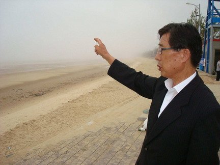 Polluted South Korean beach town offers grim look into future