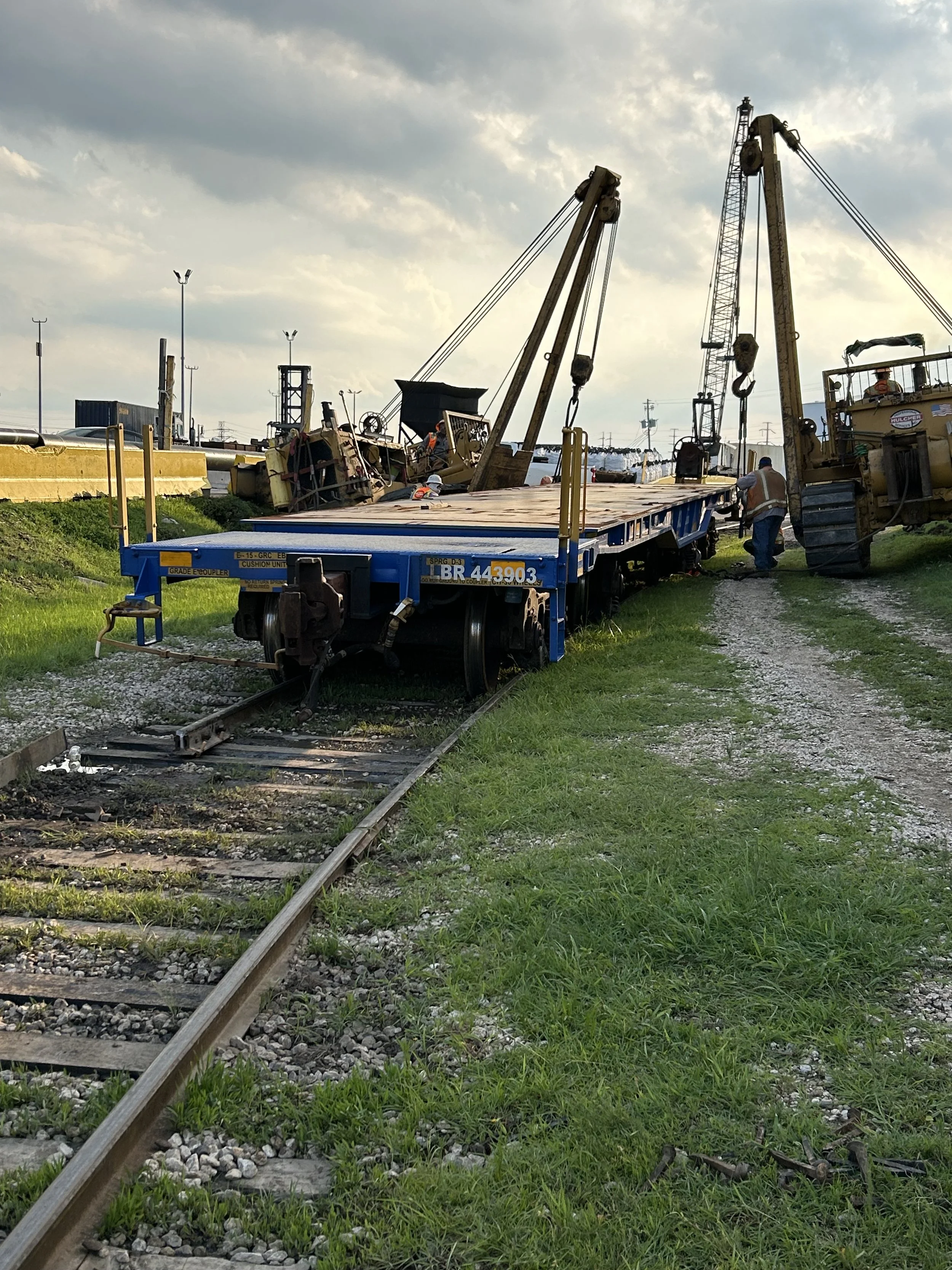 Rerail Cars.jpg