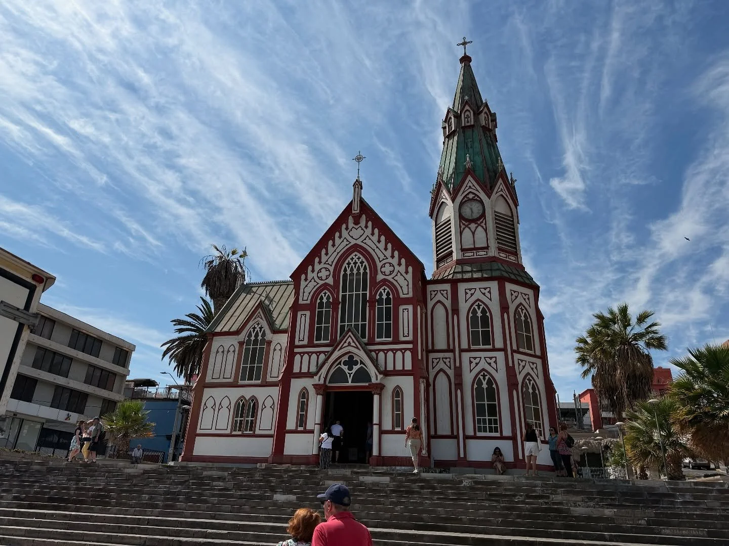 What did I do today? The #cunardqueenvictoria made a little pit stop, and I got to explore Arica, Chile 🇨🇱. 

The trek up to the Morro de Arica to see the city from above was DEFINITELY worth it. 

Next stop, Peru!