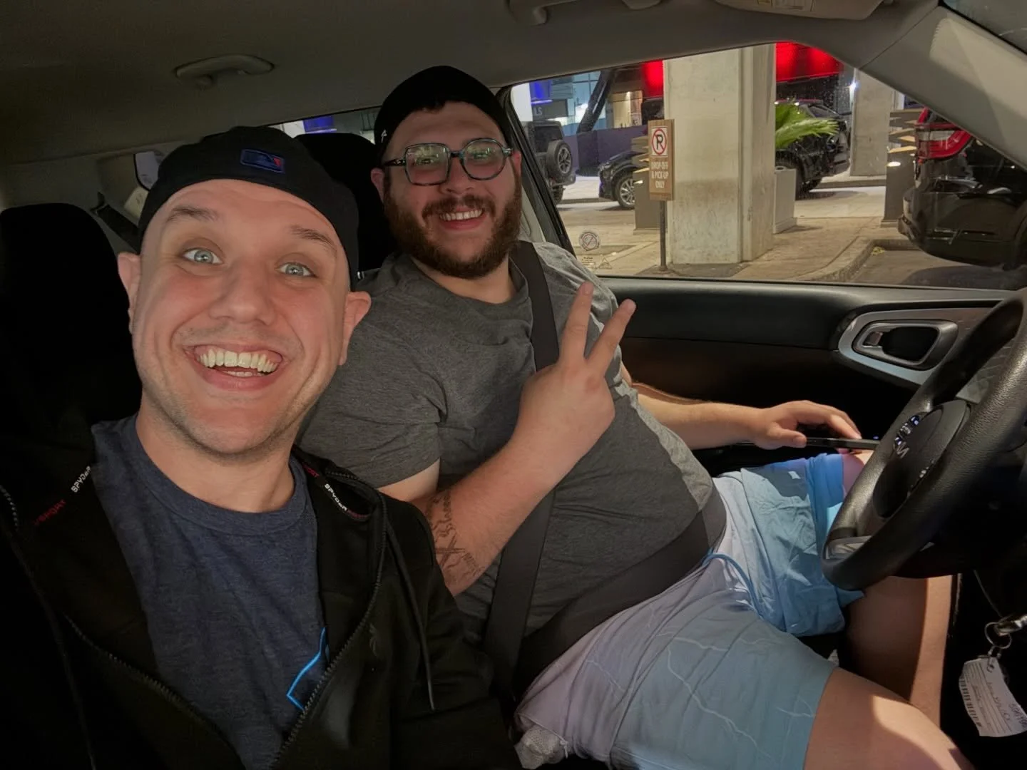 One of the perks of a Hawaii pit stop before joining the Queen Anne? I get to hang out with this wizard. 

Good to see you, @coleblalockconnects! 

Now, on to the ship! 

#magicianlife #honolulu #cruiseshipmagician @cunardline