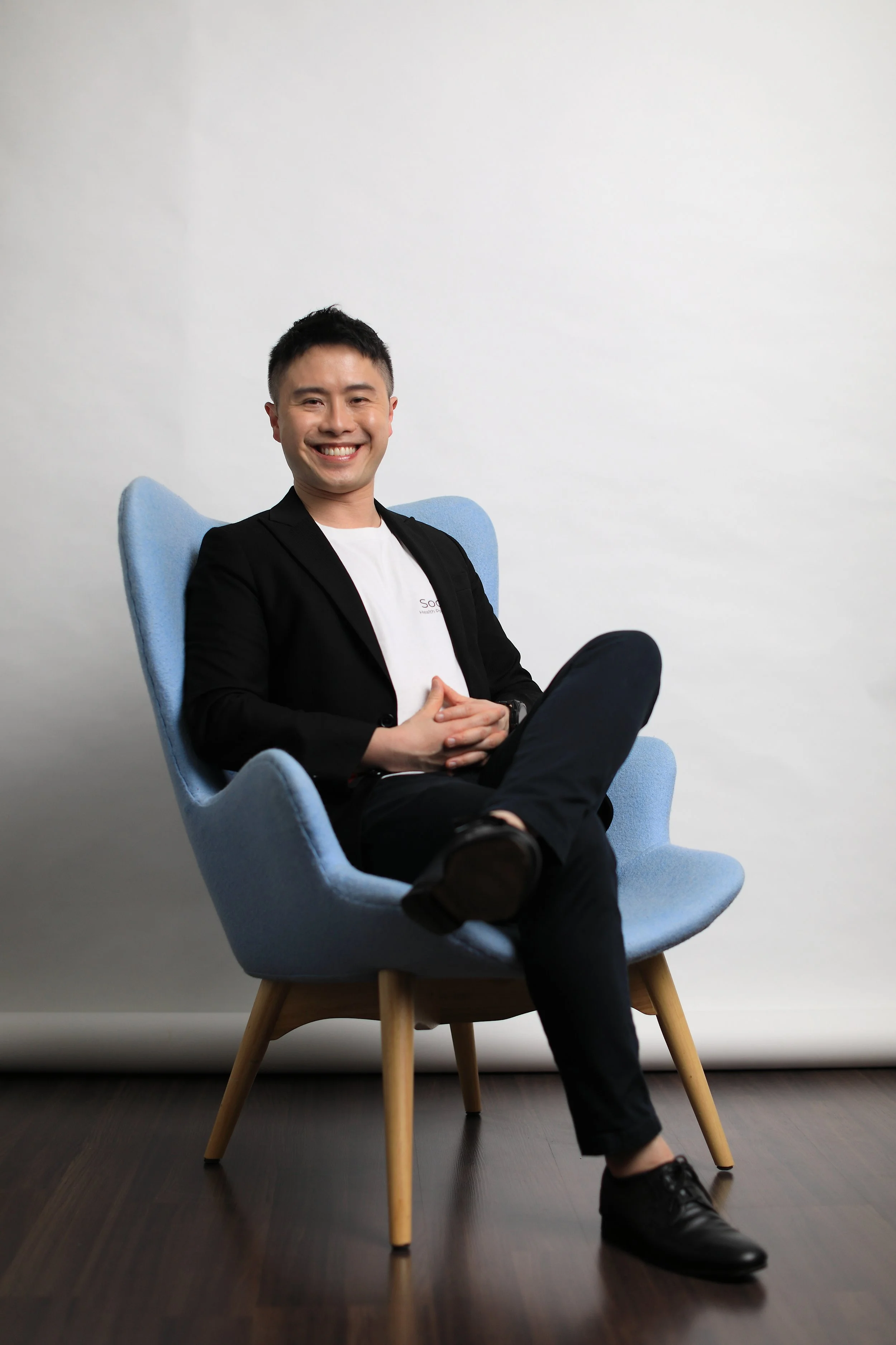 Gordon Wong, Australian health pscyhologist, providing online therapy for adults in Australia