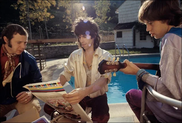 mick-jagger-and-keith-richards-looking-over-the-color-v0-98okm293esy81.webp