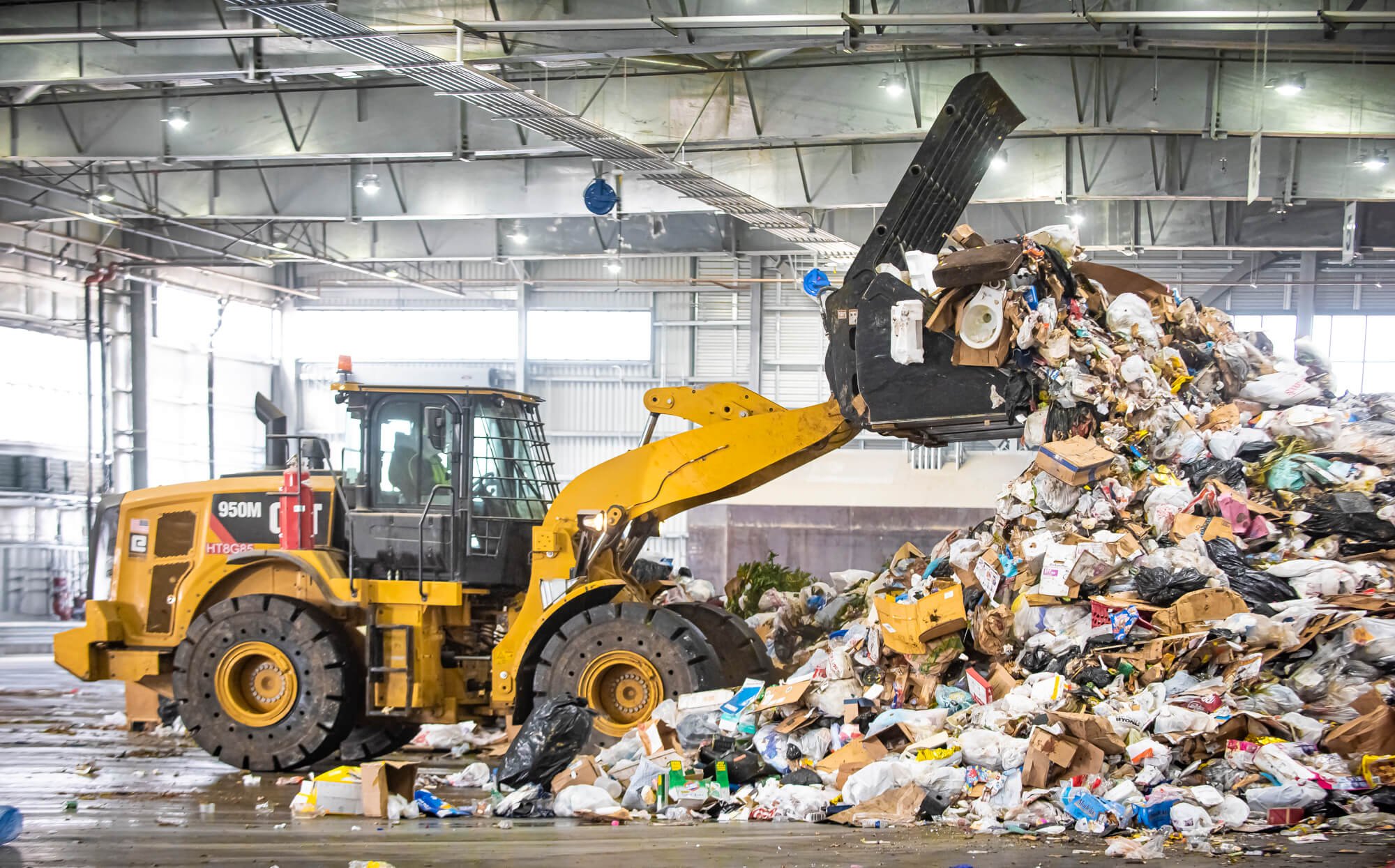 Backloader operating in a Waste Management recycling facility near Los-Angeles.