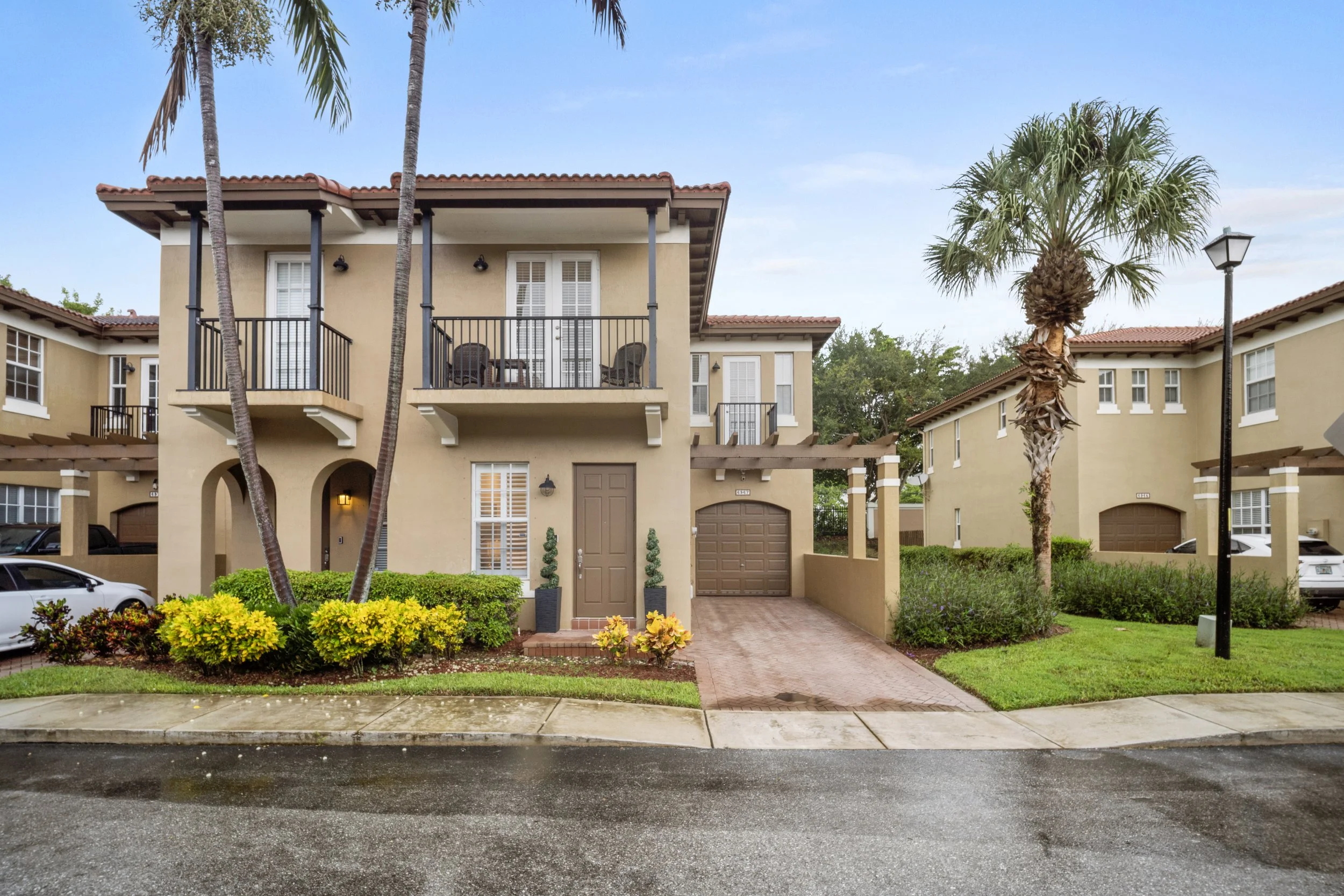 Real Estate photography exterior Townhouse