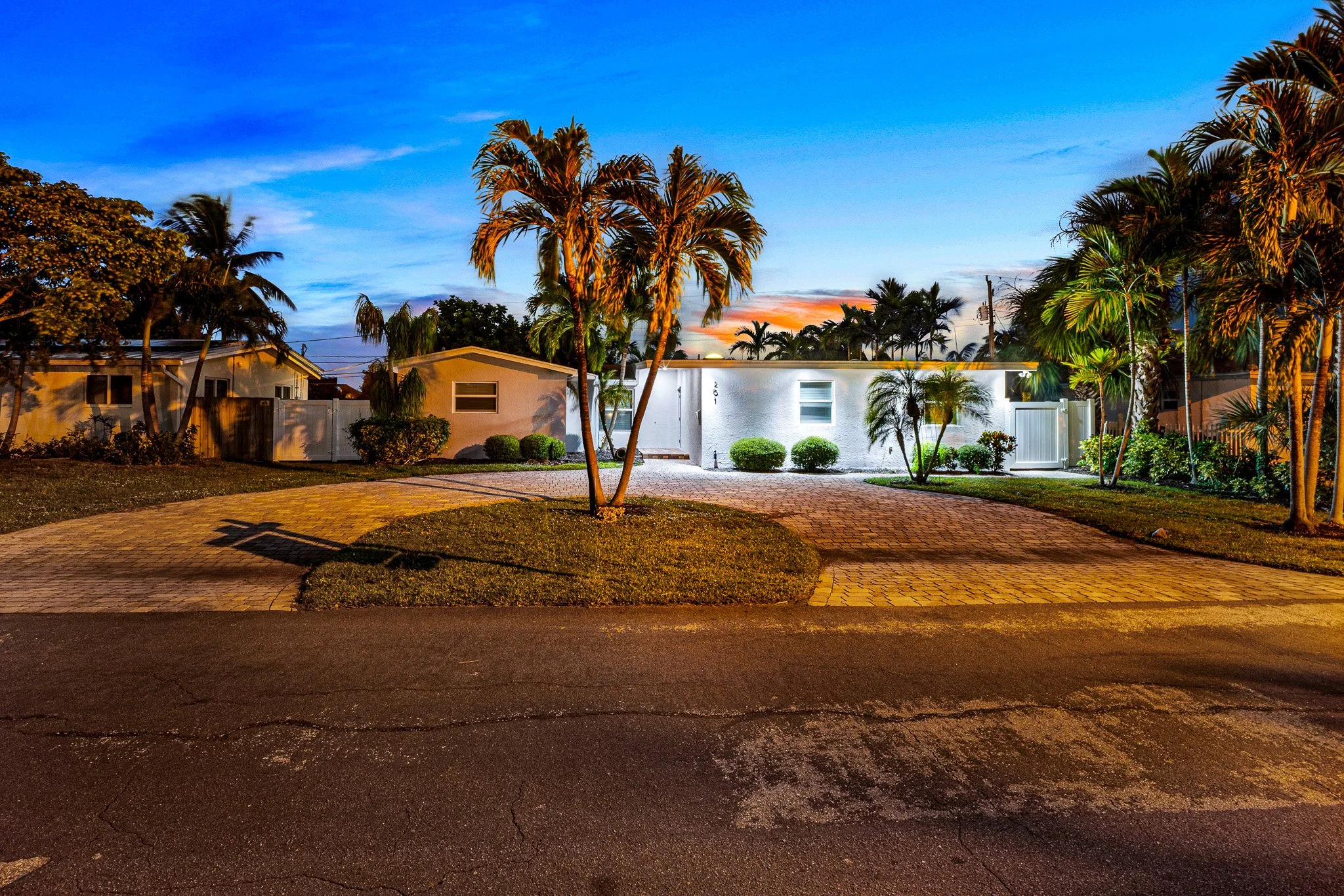 Real Estate photography dusk photo exterior Vacation home