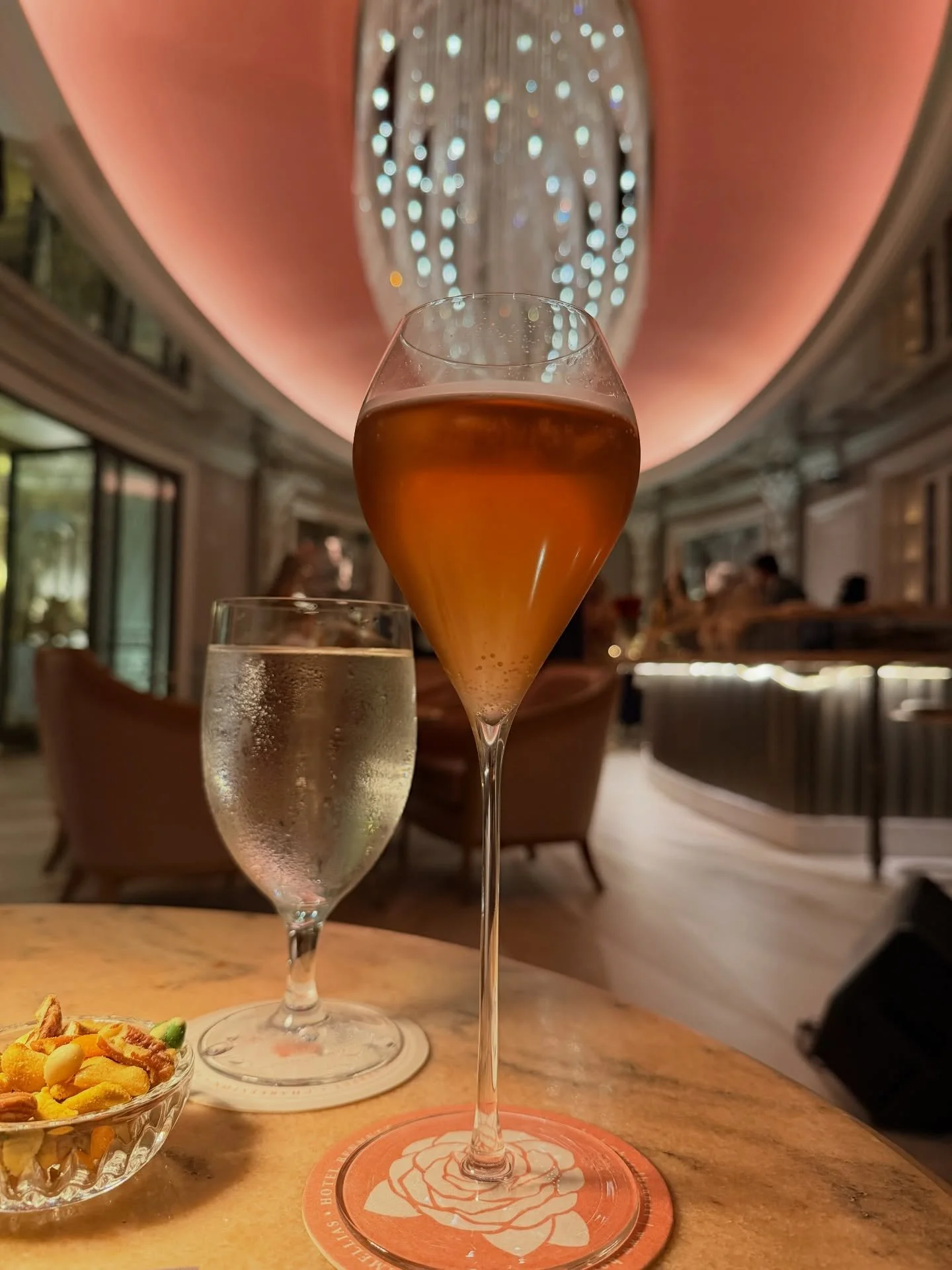 Last night was the one for the girls! 👯&zwj;♀️💖✨

Downtown Charleston made for a fabulous night. Drinks so good they came with a warning label 🏷️ 

#girlsnight #bff #besties #momsnightout #bestfriends❤️