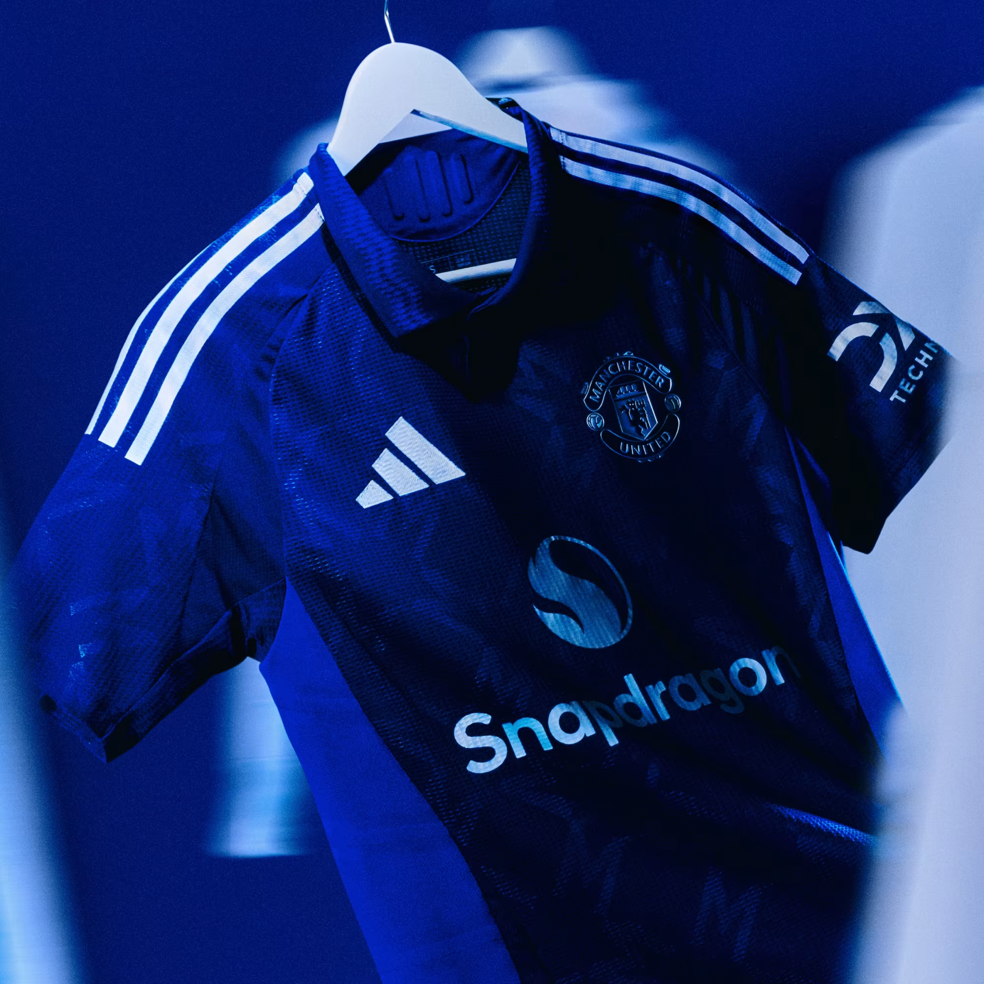 Manchester_United_24-25_Away_Authentic_Jersey_Blue_IU1391_DM1.png