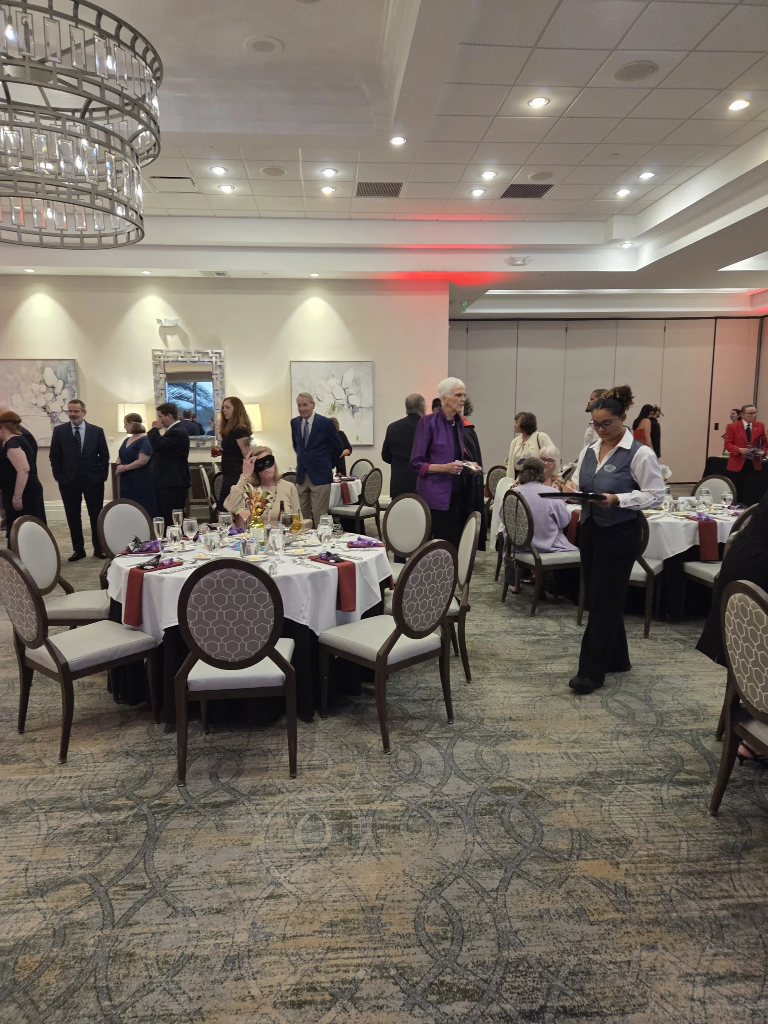 Guests talking and waiting for Horderves