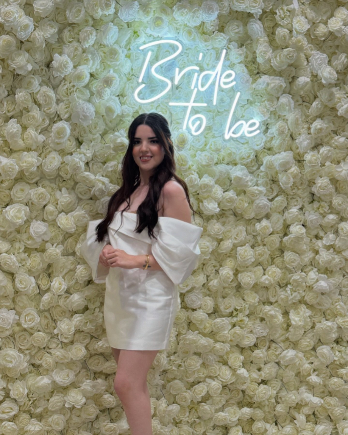 OUR STUNNING BRIDE TO BE 🤍 

✨ &ldquo;EDEN&rdquo; LUXURY 8ftx8ft FLOWER WALL 

#flowerwall #nashville #nashvilleflowerwall #bridalshower #bridetobe #flowerwallnashville #theflowerwallconashville #proposal #nashvilleproposal #nashvillewedding #bride 