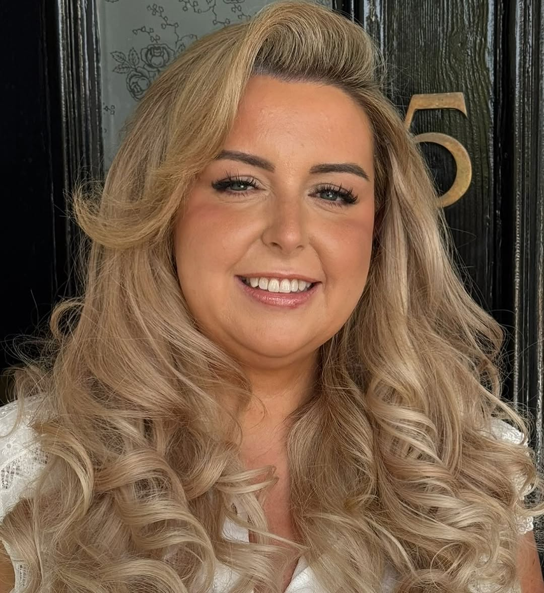Ben OBrien Hair Stylist_Blonde Hair_Curls-elementor-io-optimized.webp