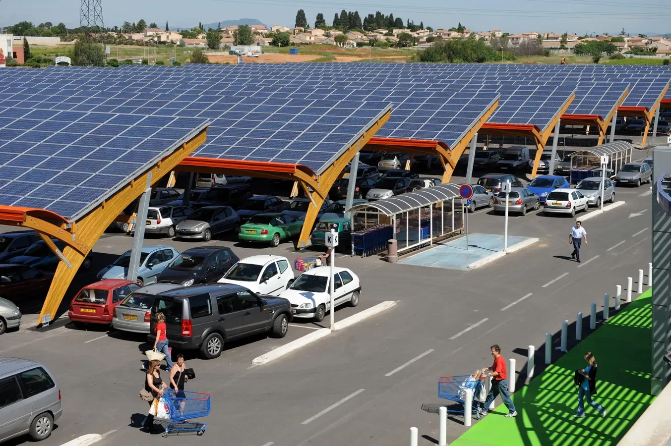 France Passed a Law Requiring Rooftop Solar Panels on Large Parking Lots